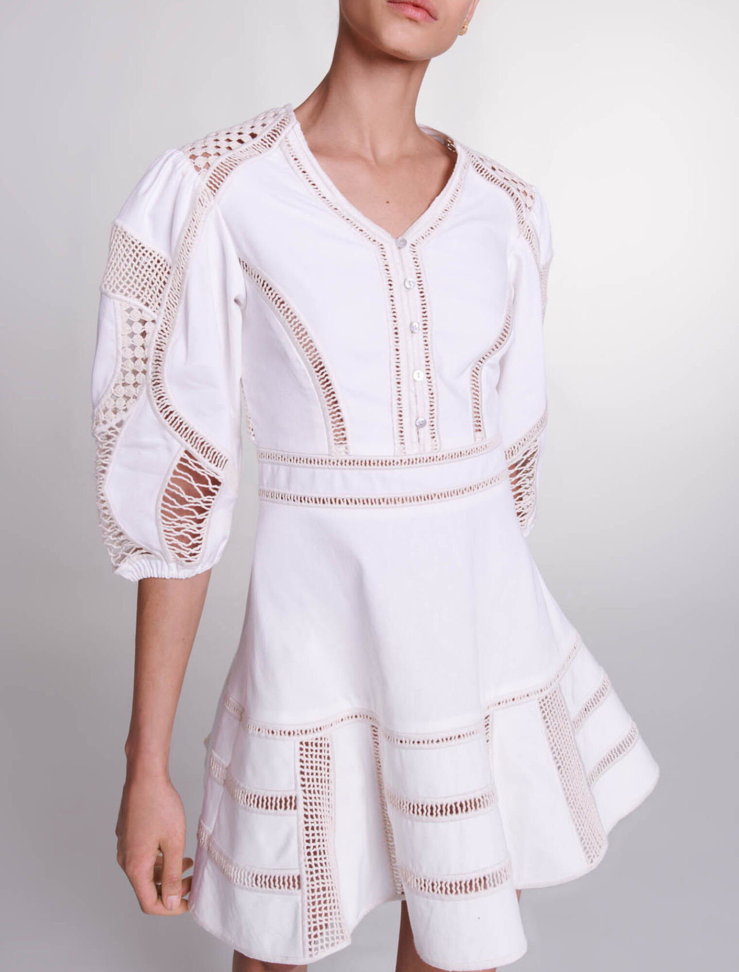 Vestido corto voluminoso