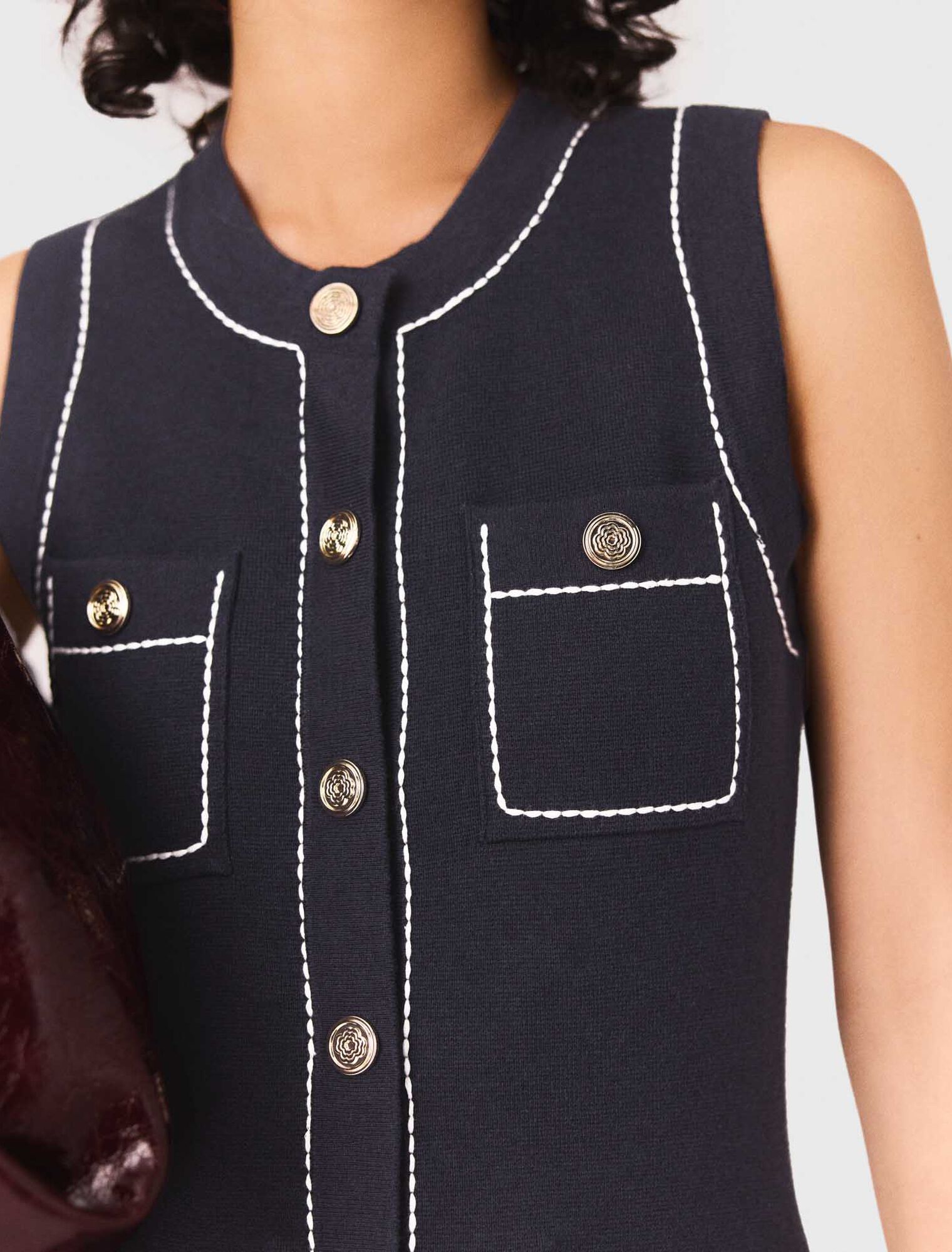 Vestido recto de punto pespunteado