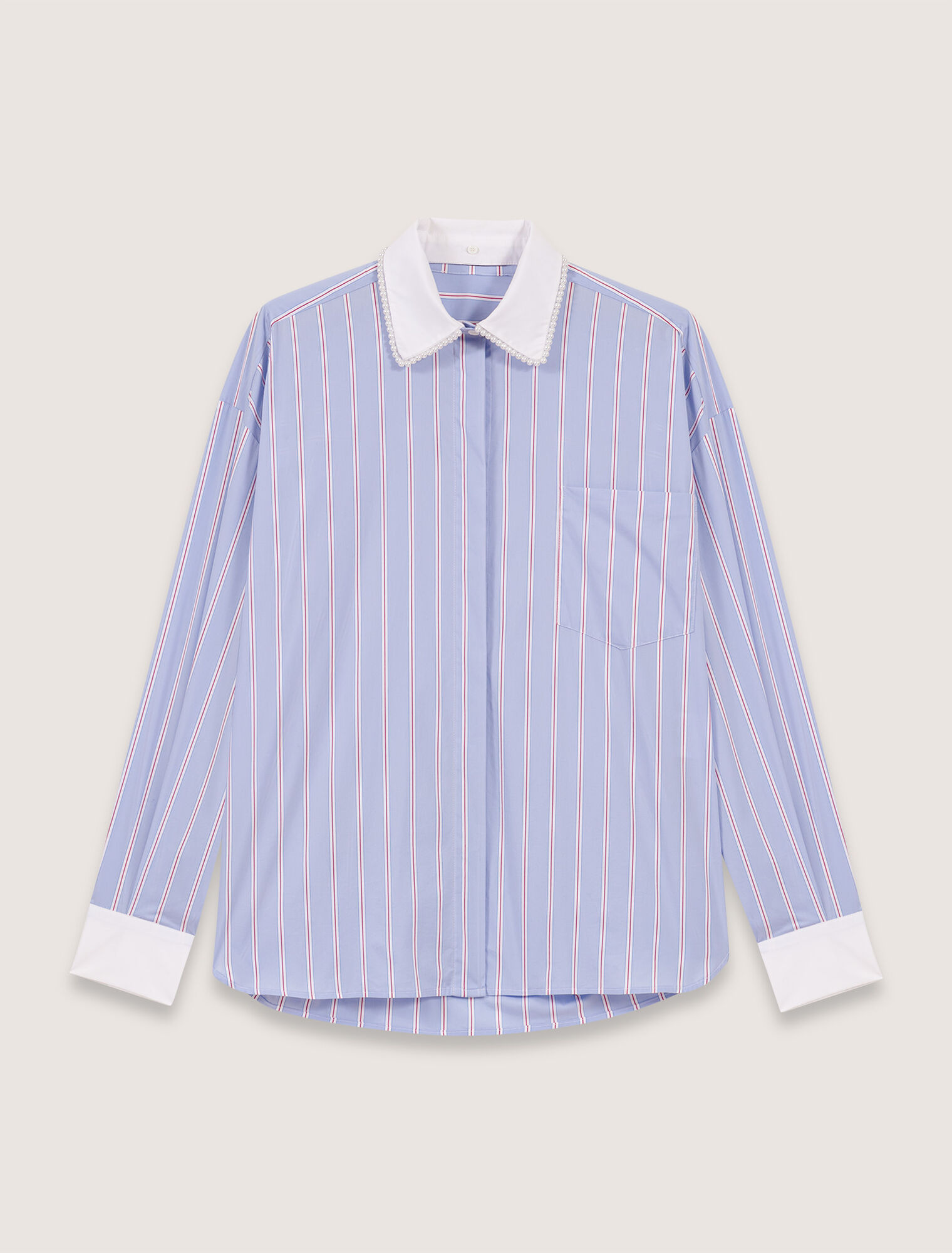 Camisa de rayas y cuello con cuentas