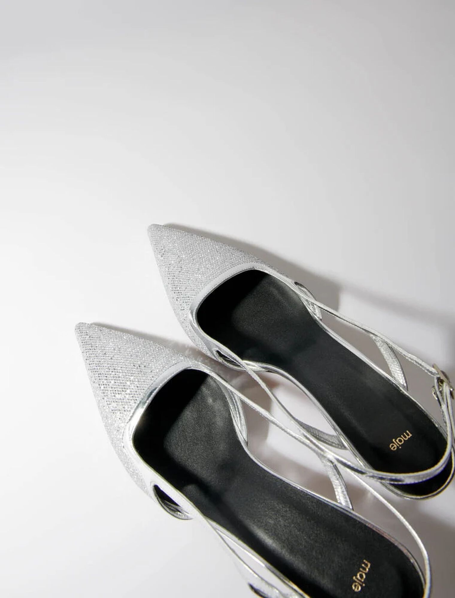 Zapatos de salón plateados