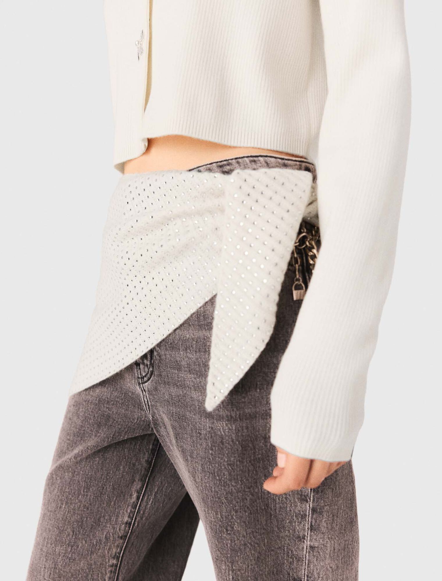 Fular triangular de lana con strass