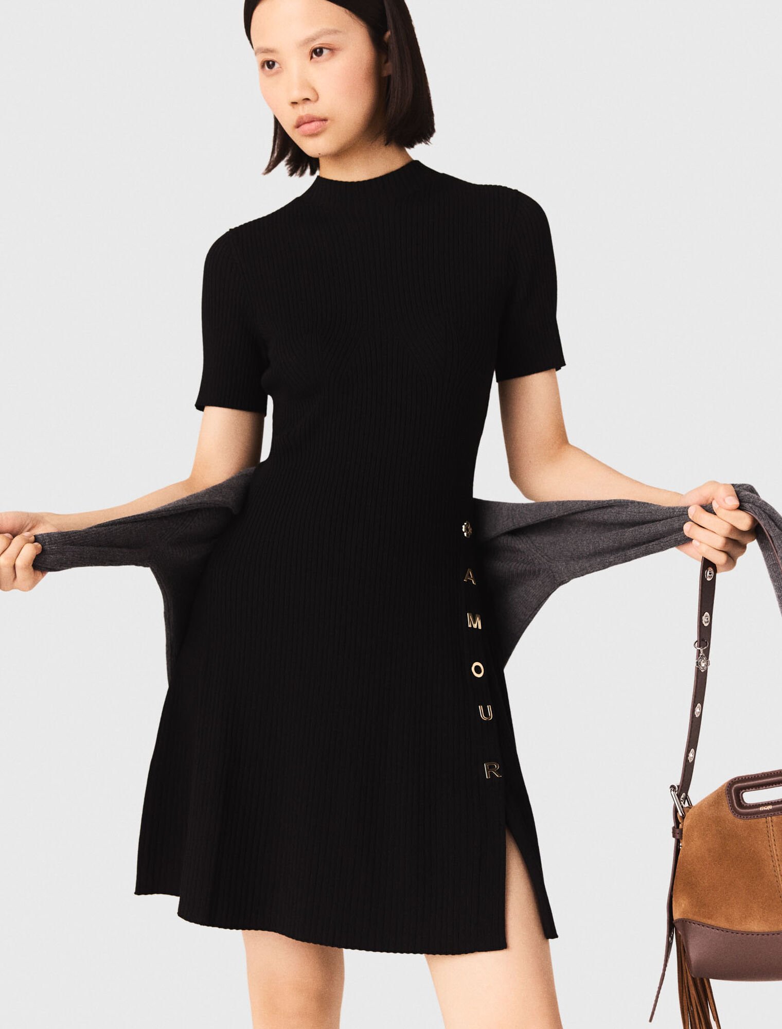 Vestido corto de punto con botones