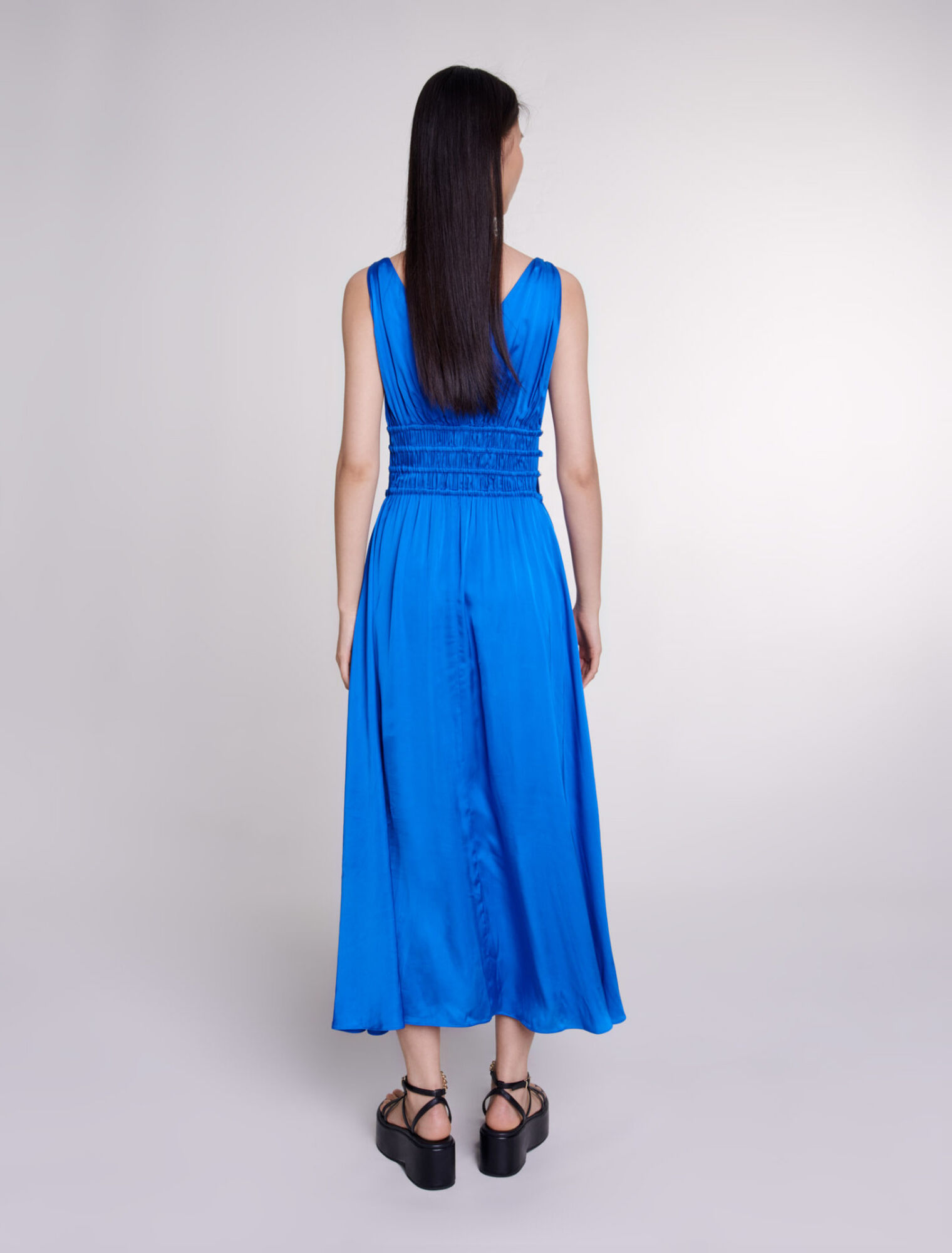 Vestido satinado calado