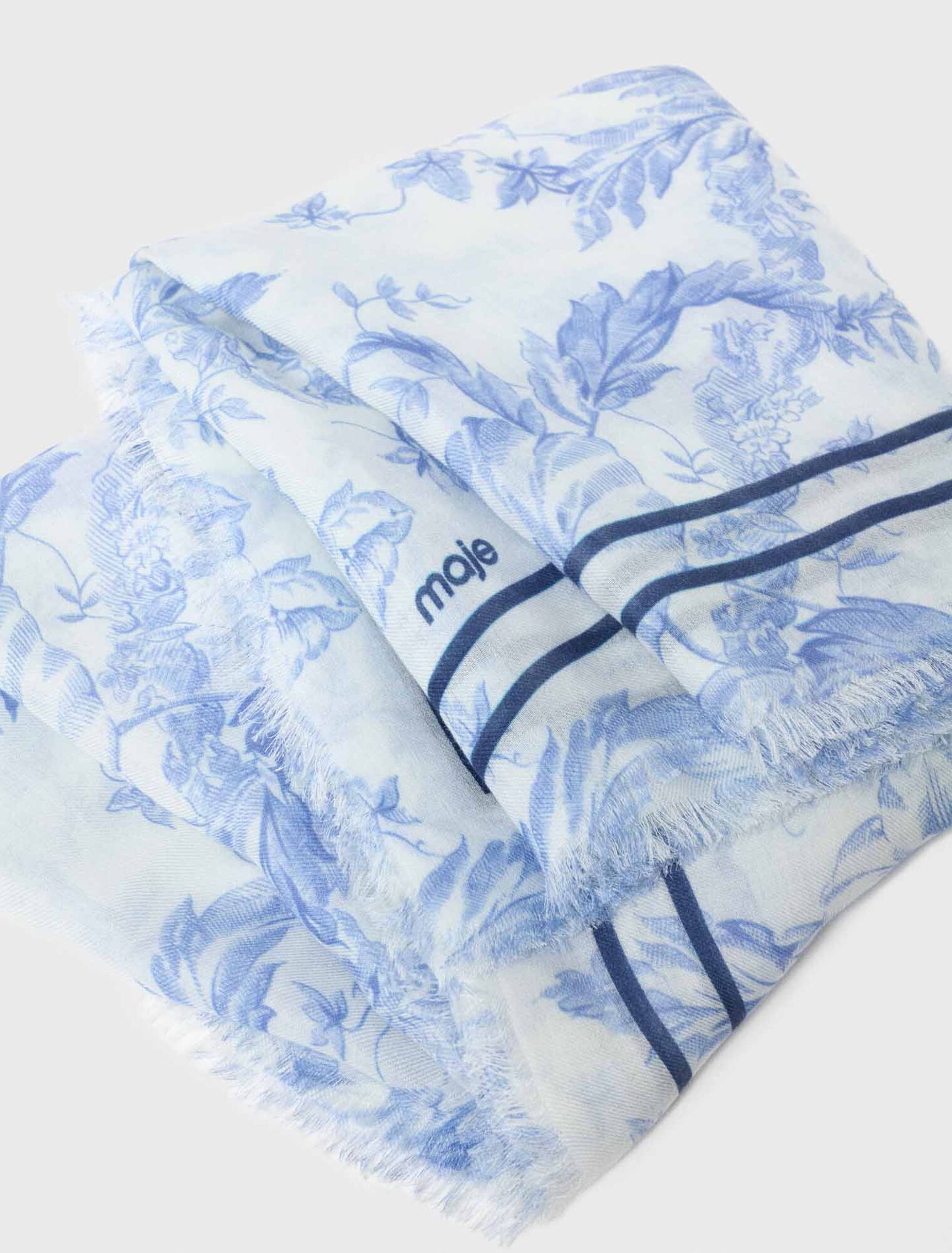 Chal de lana mixta estampado floral