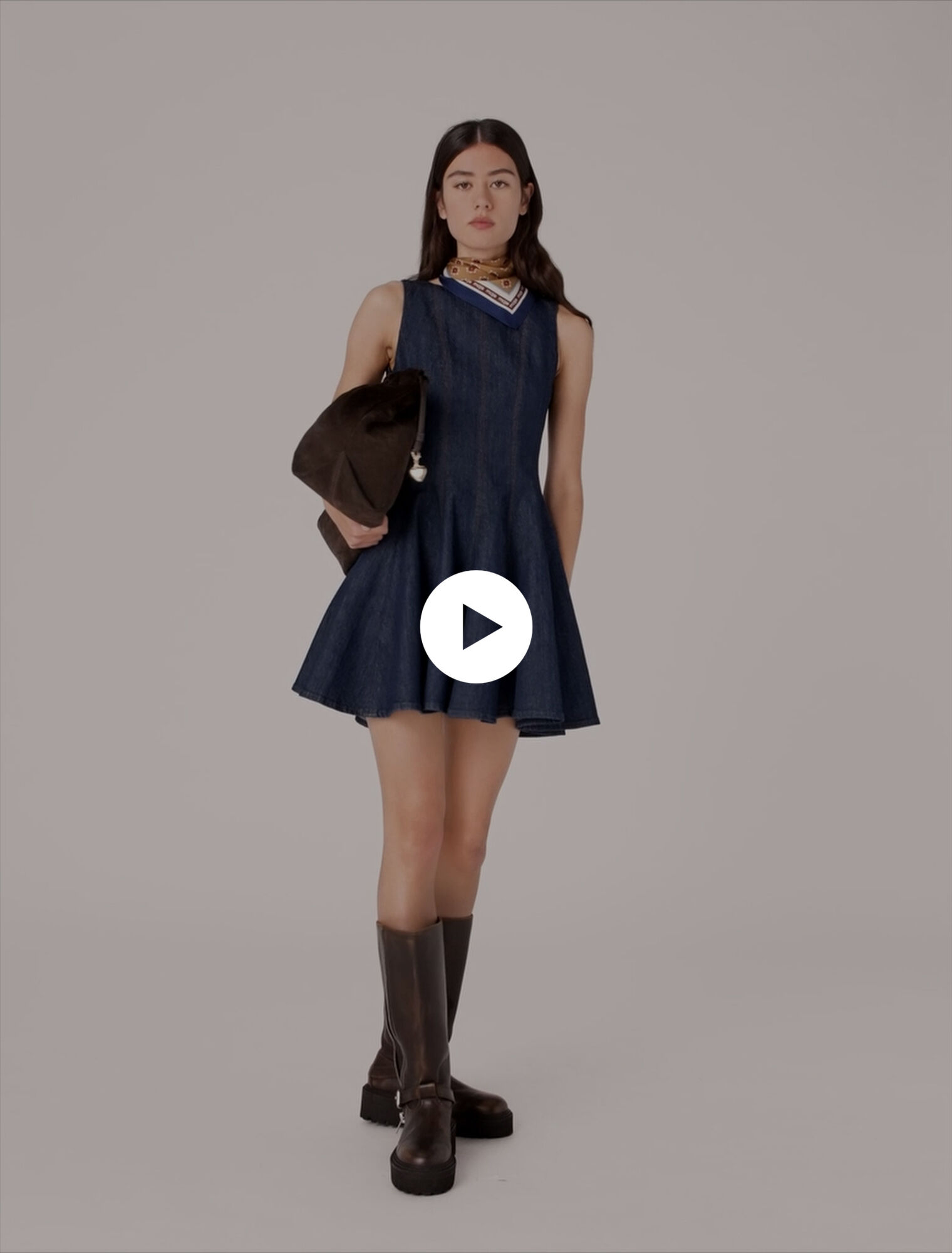Vestido corto de denim con volantes