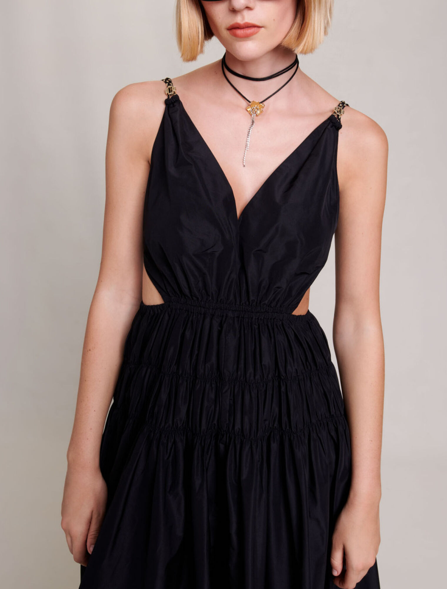 Vestido de tafetán abierto en la cintura