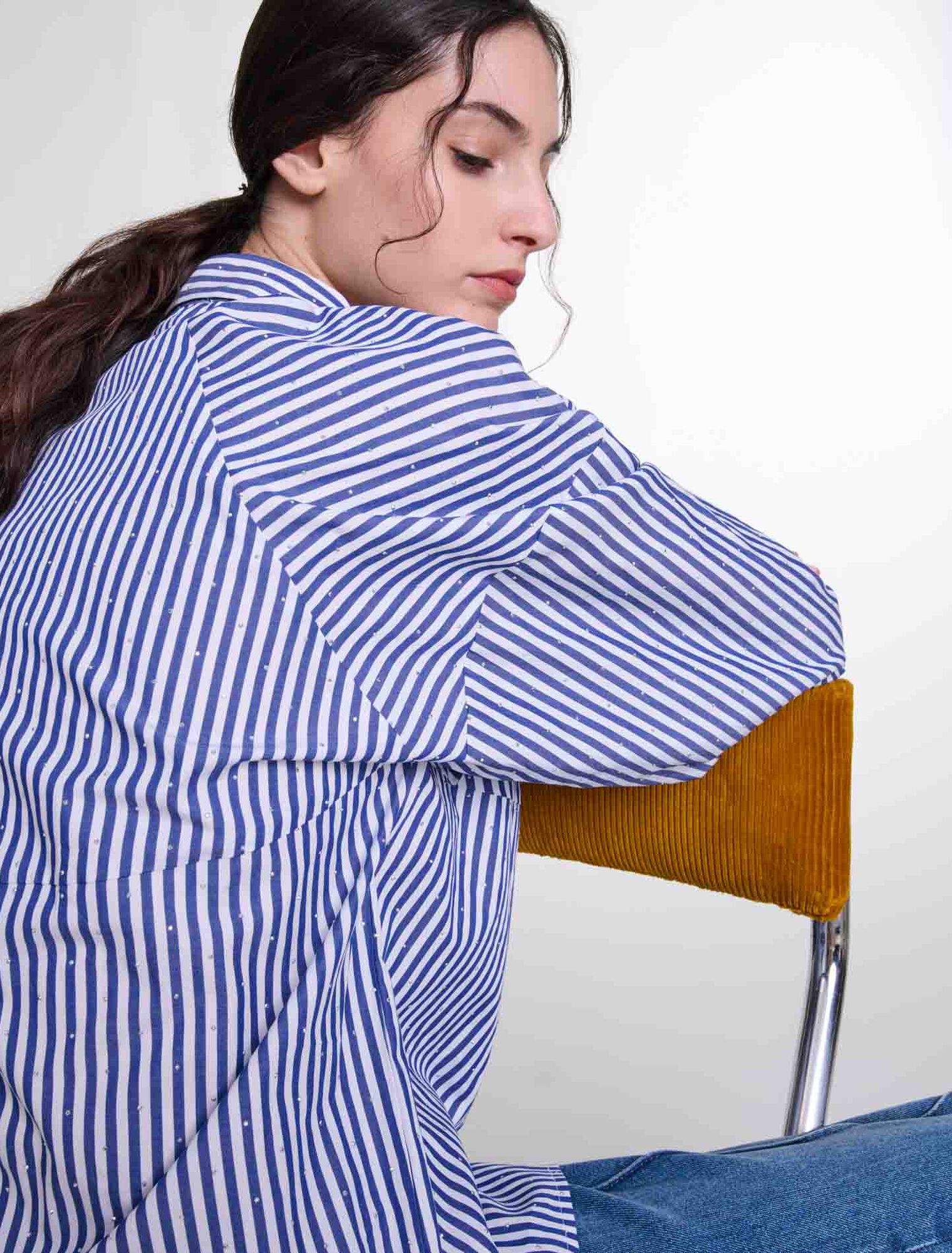 Camisa de rayas con pedrería