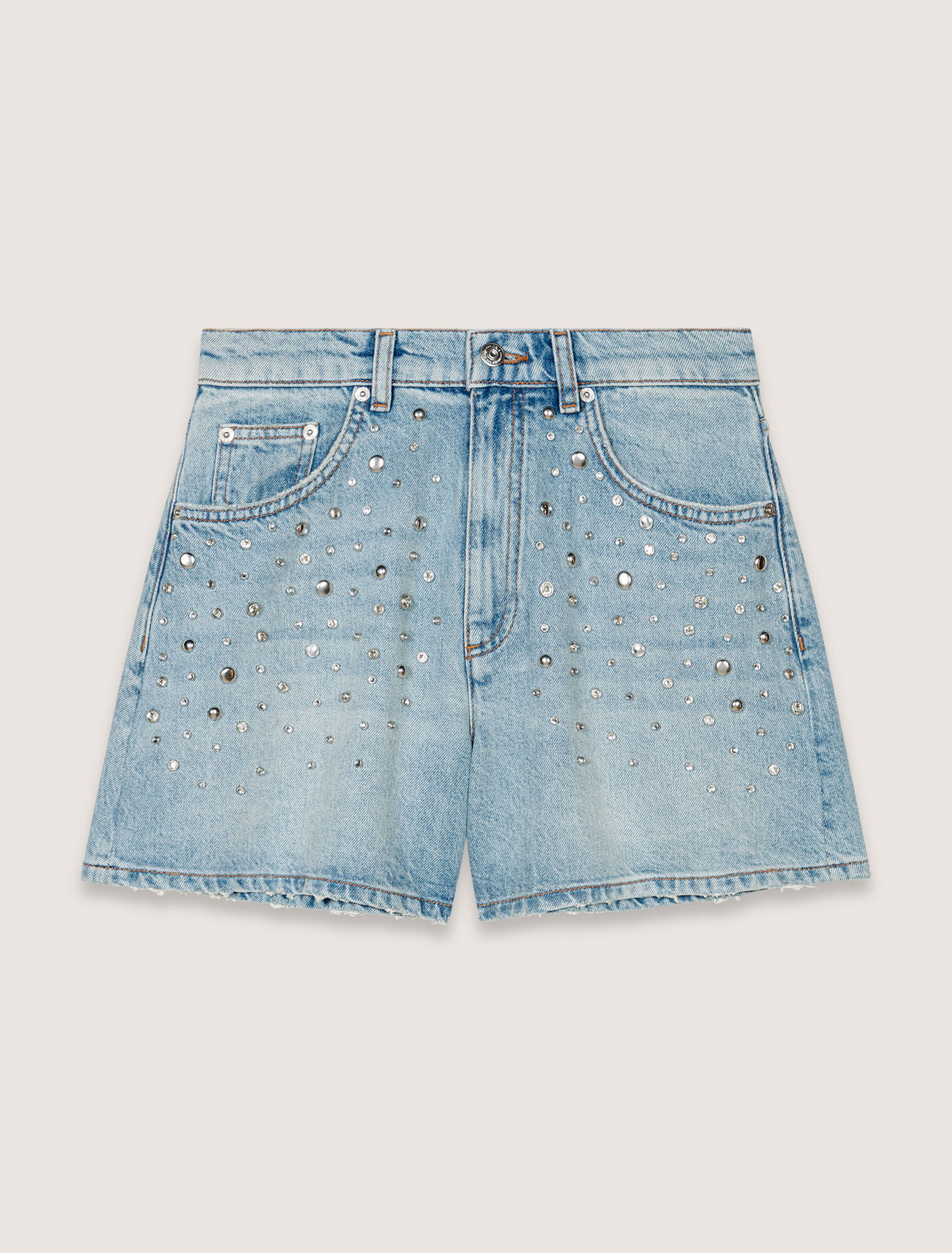 Pantalón corto vaquero con tachuelas