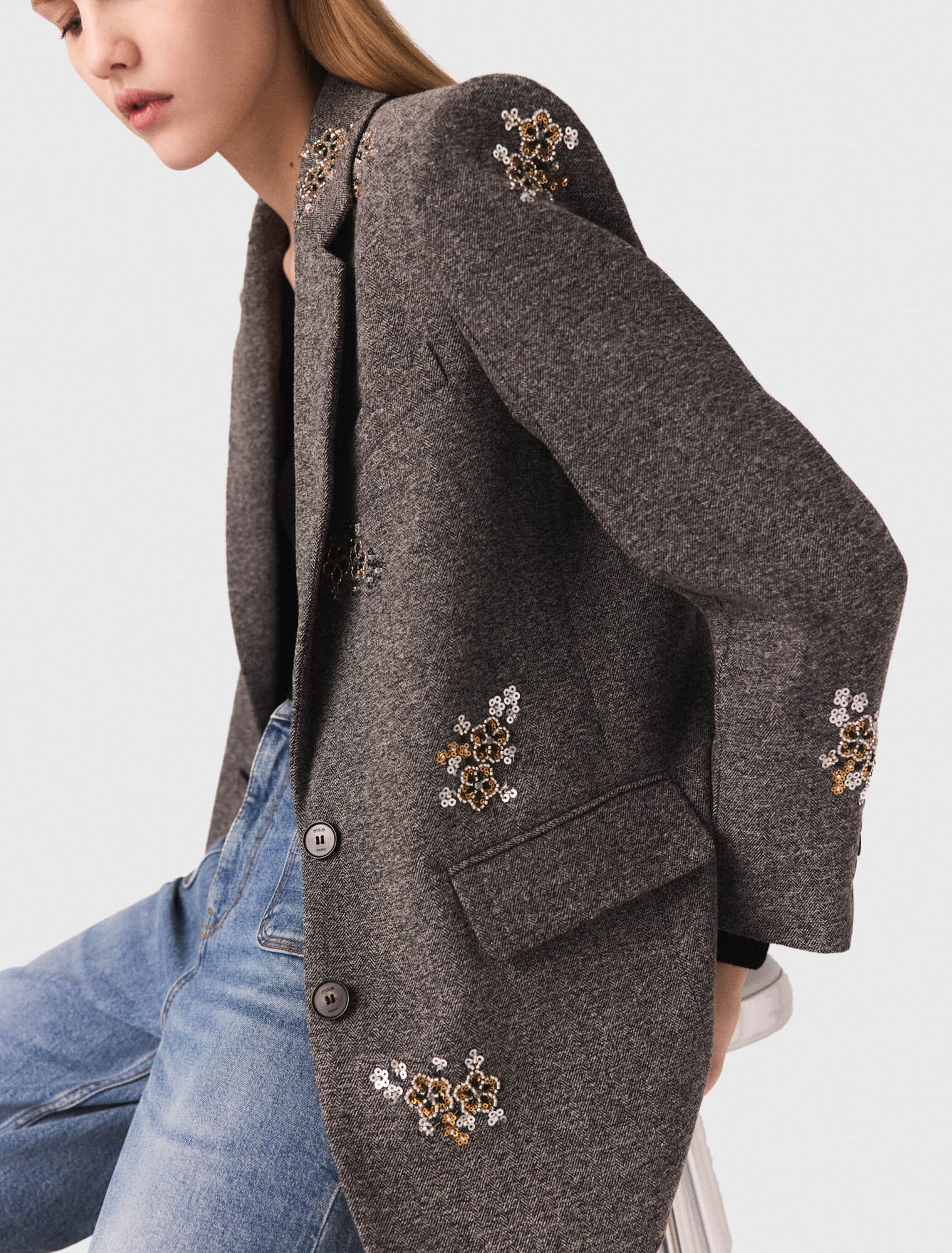 Chaqueta de lana con flores bordadas