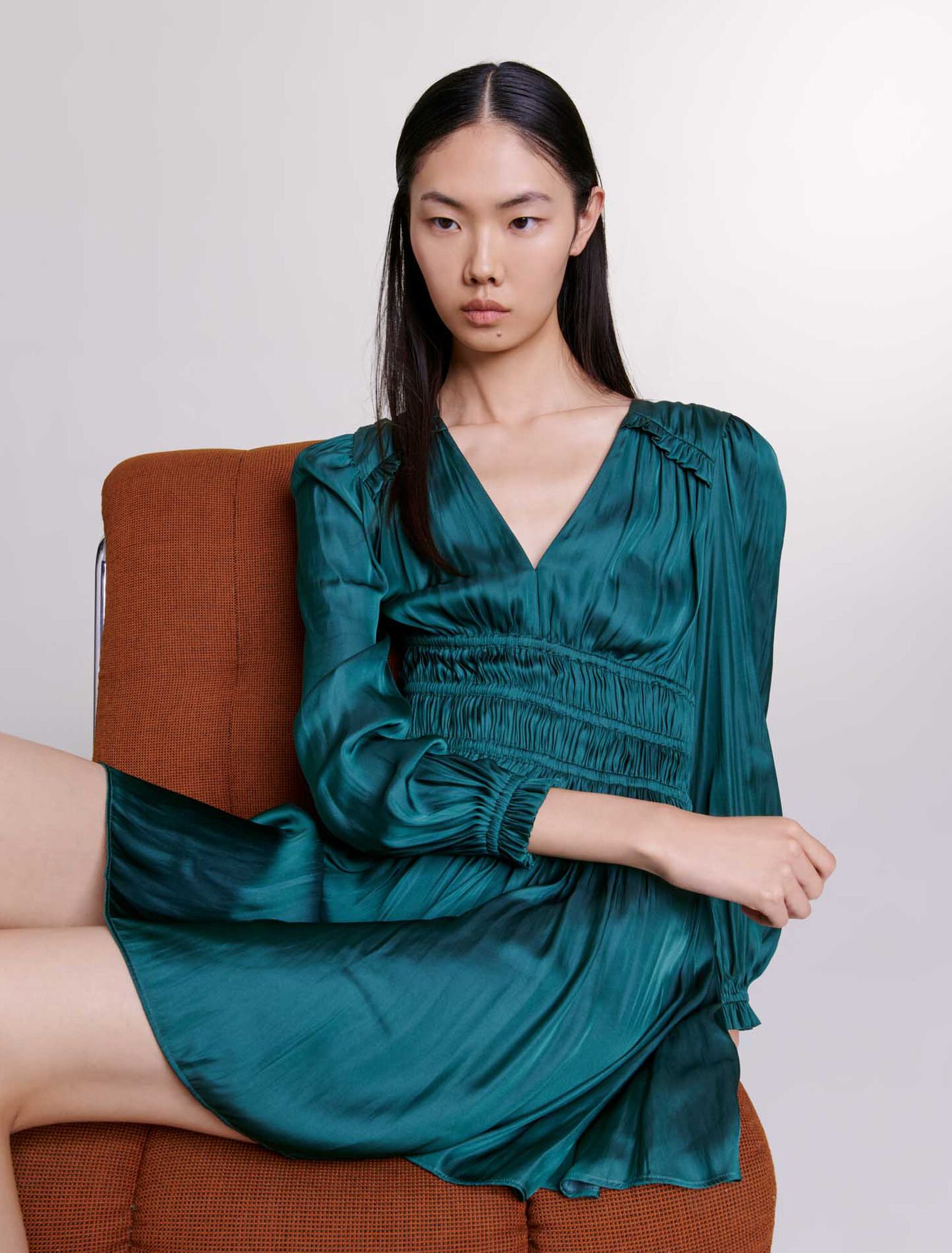 Vestido corto de raso