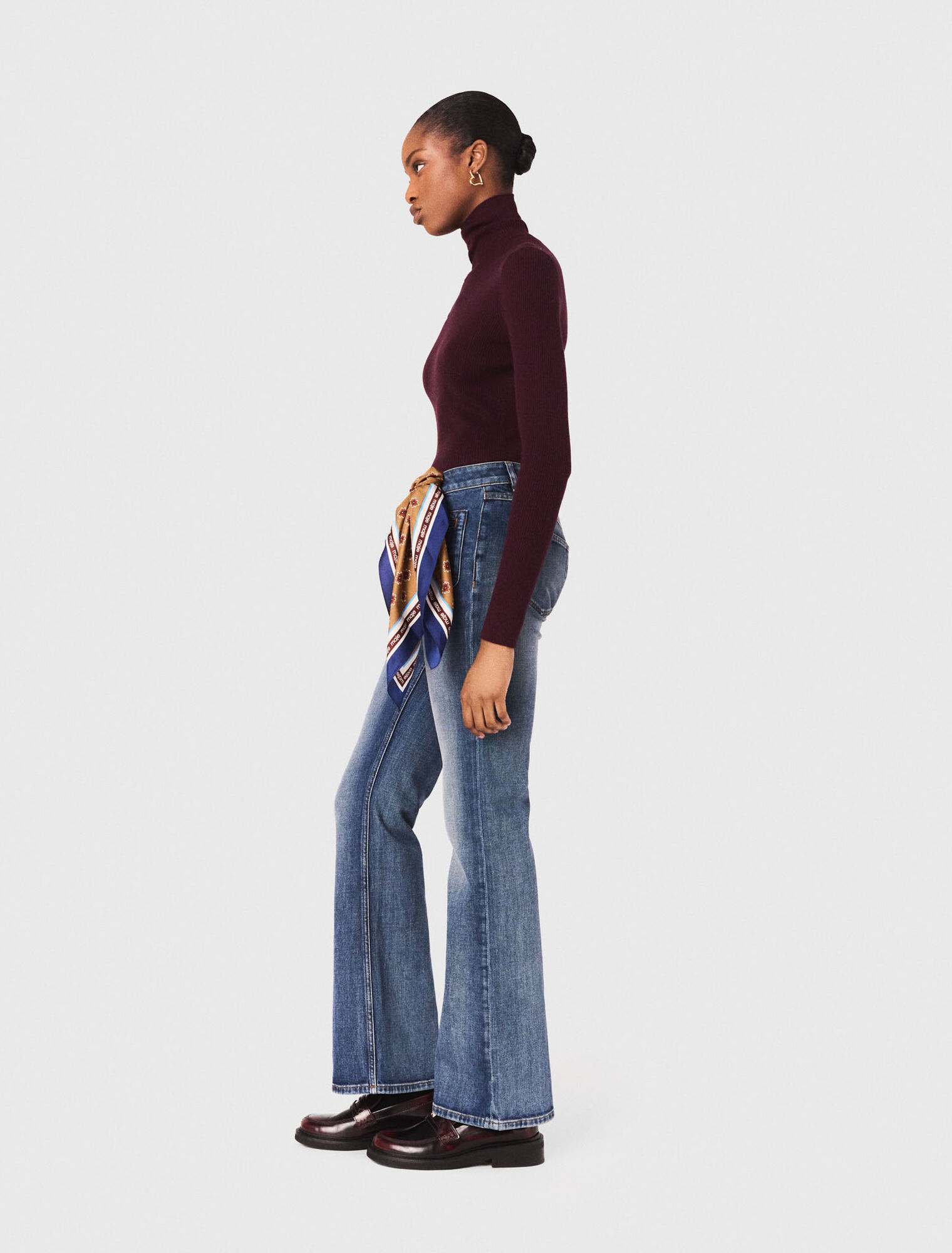 Vaquero bootcut con bolsillos