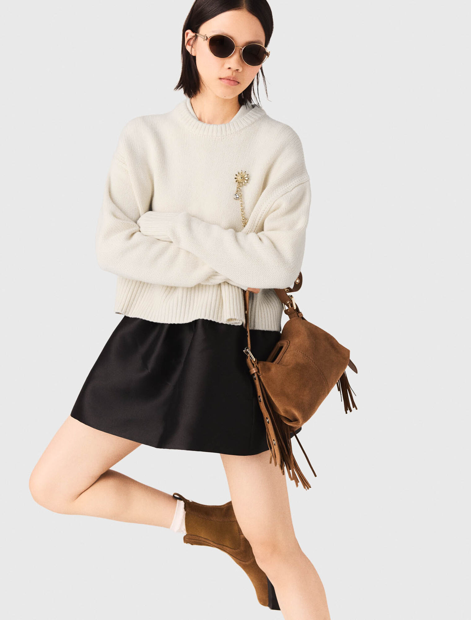 Jersey con broche floral