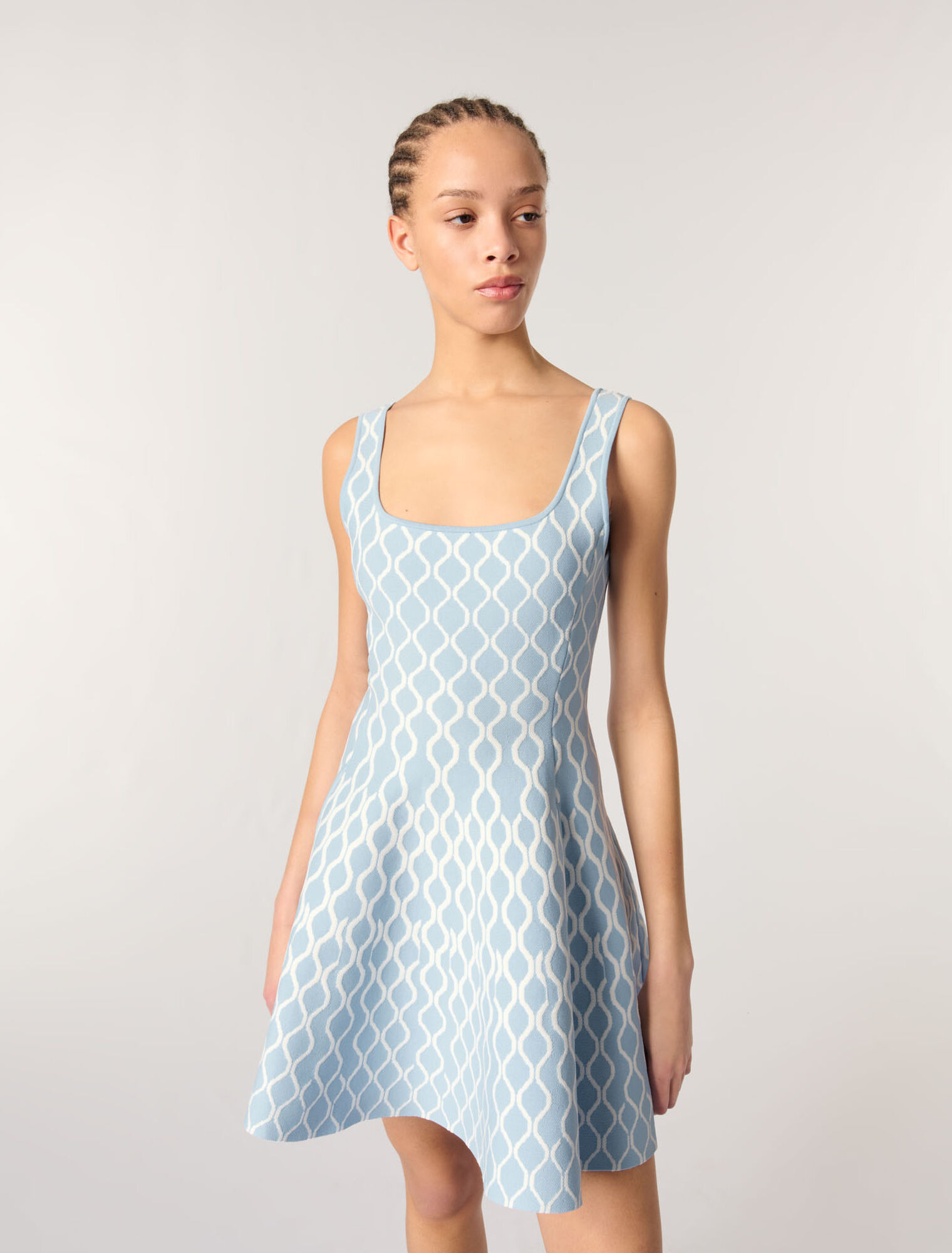 Vestido corto de punto jacquard