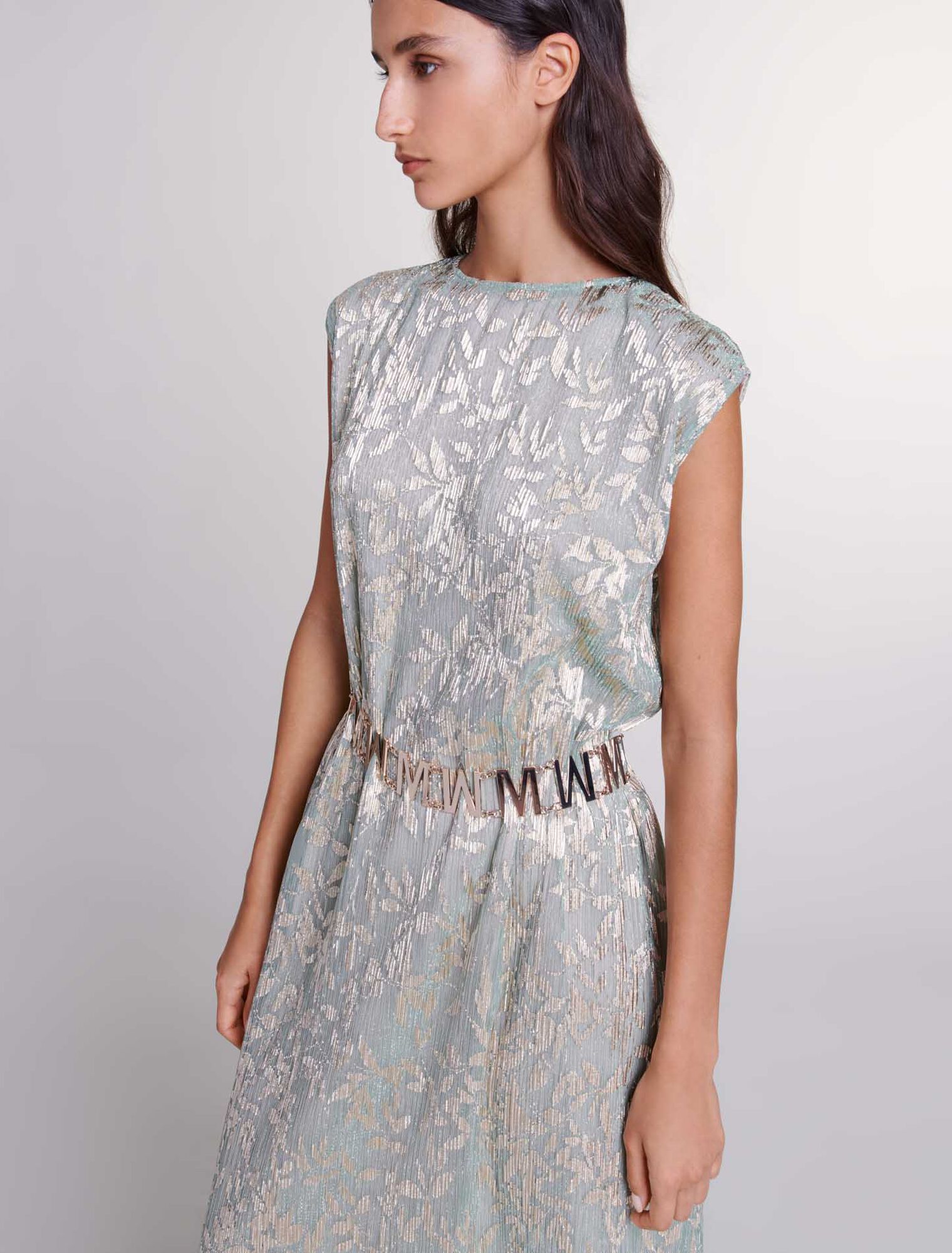 Vestido largo con capa