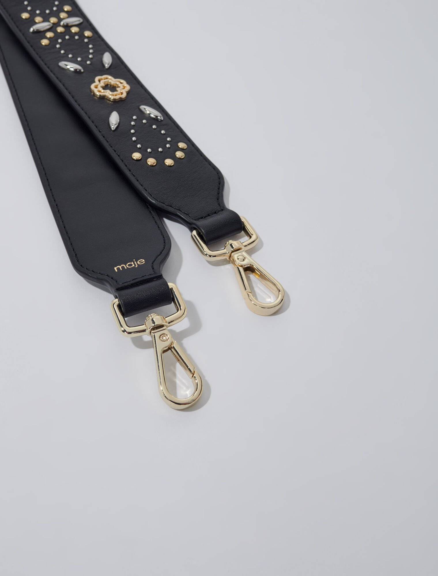 Bandolera de cuero con tachuelas