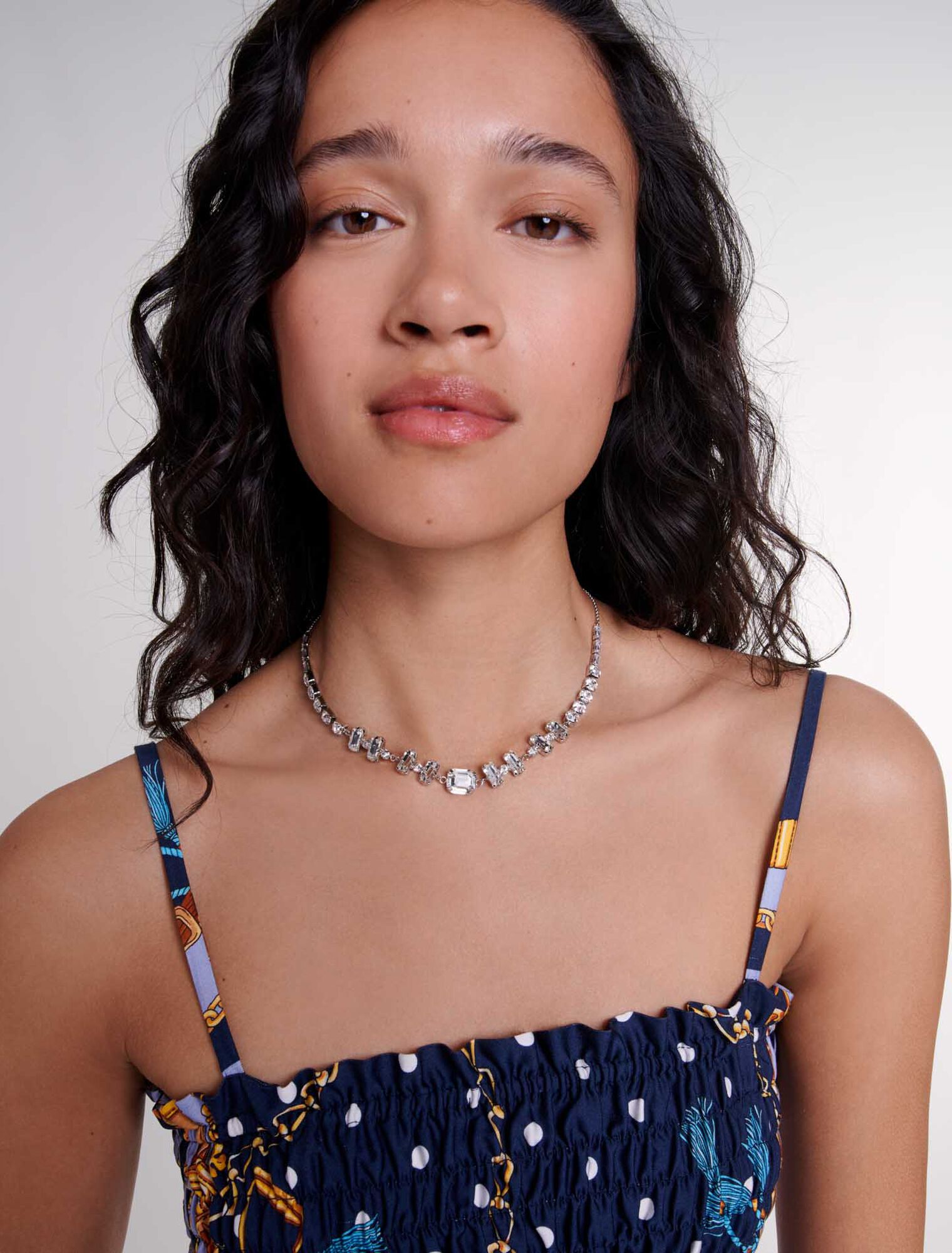 Collar gargantilla de strass plateado