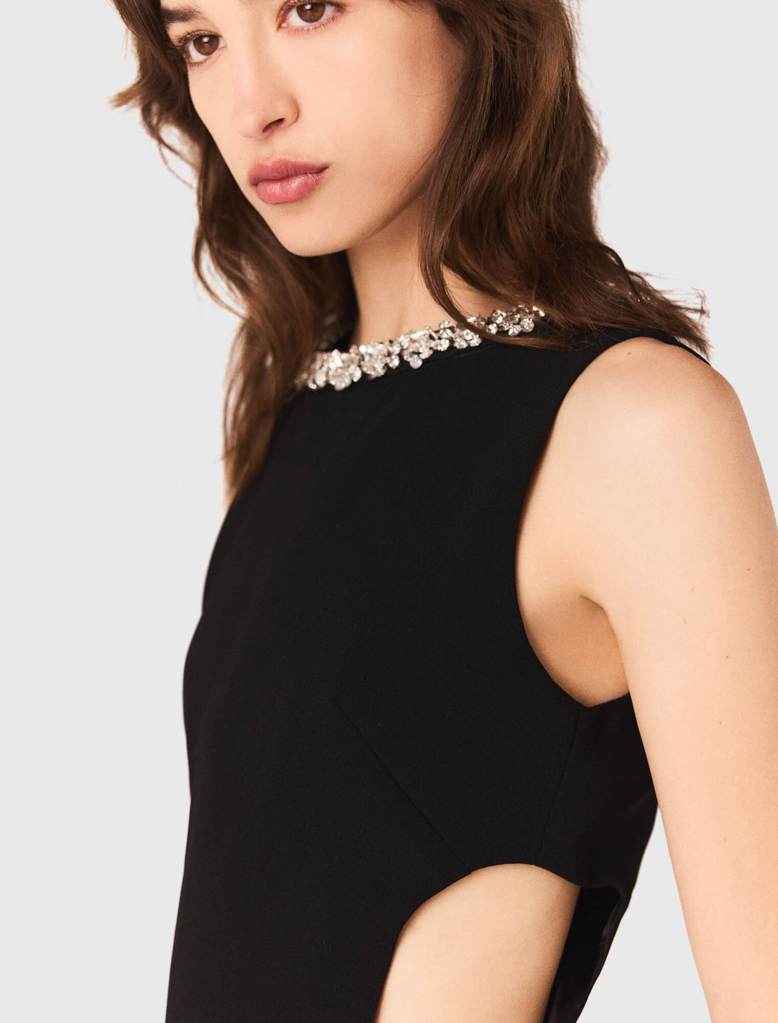Vestido largo con cuello joya