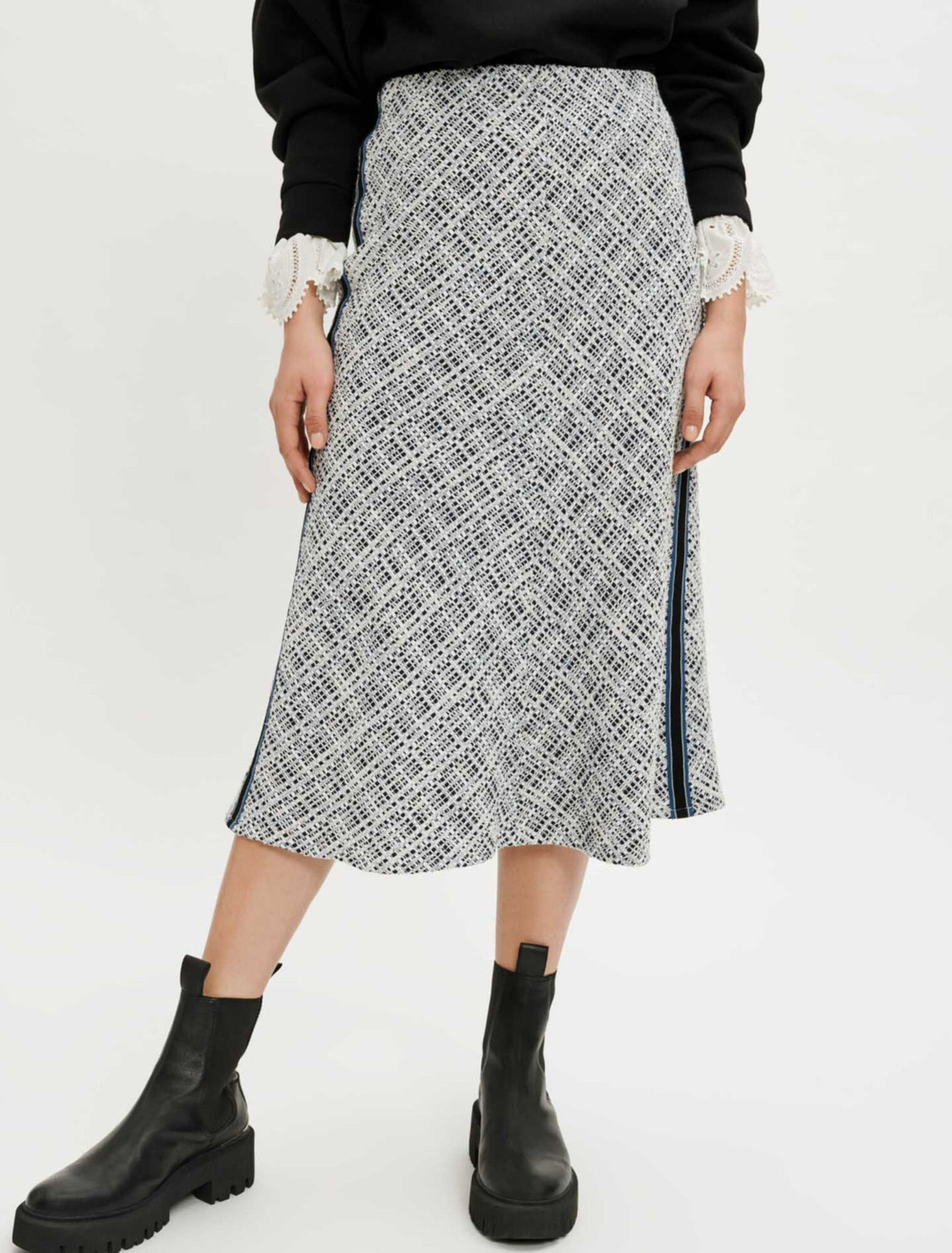 Falda midi de tweed