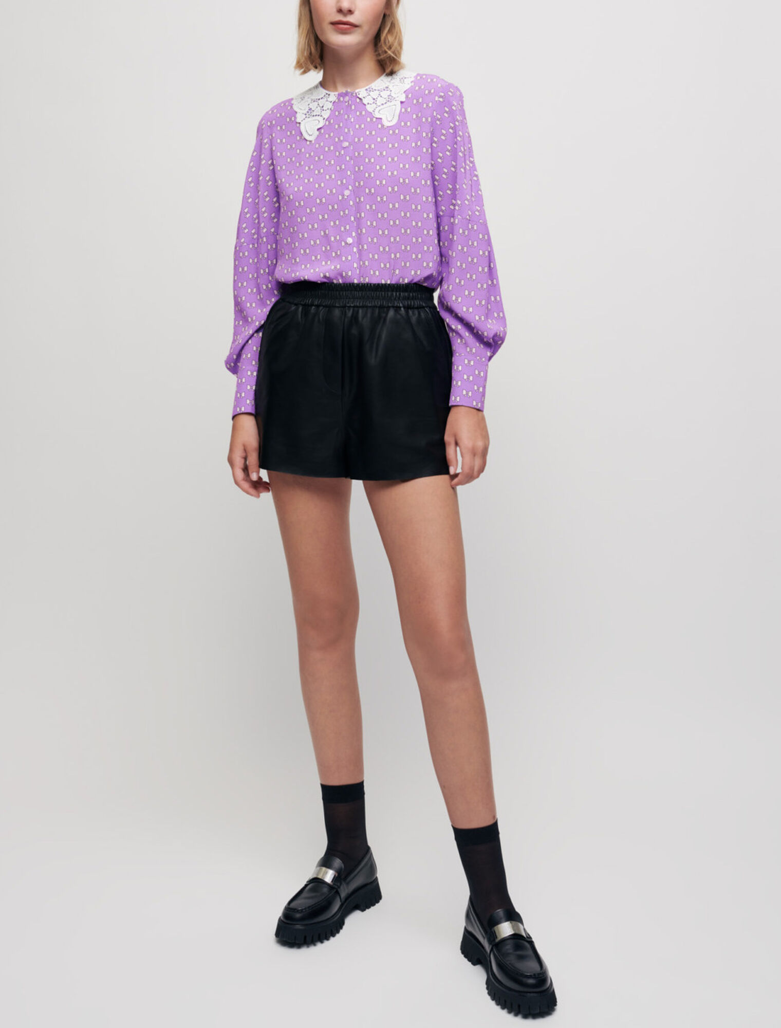 Camisa con lazo y cuello de guipur