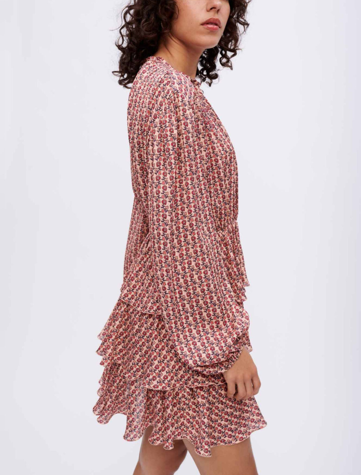 Vestido fluido estampado con volantes