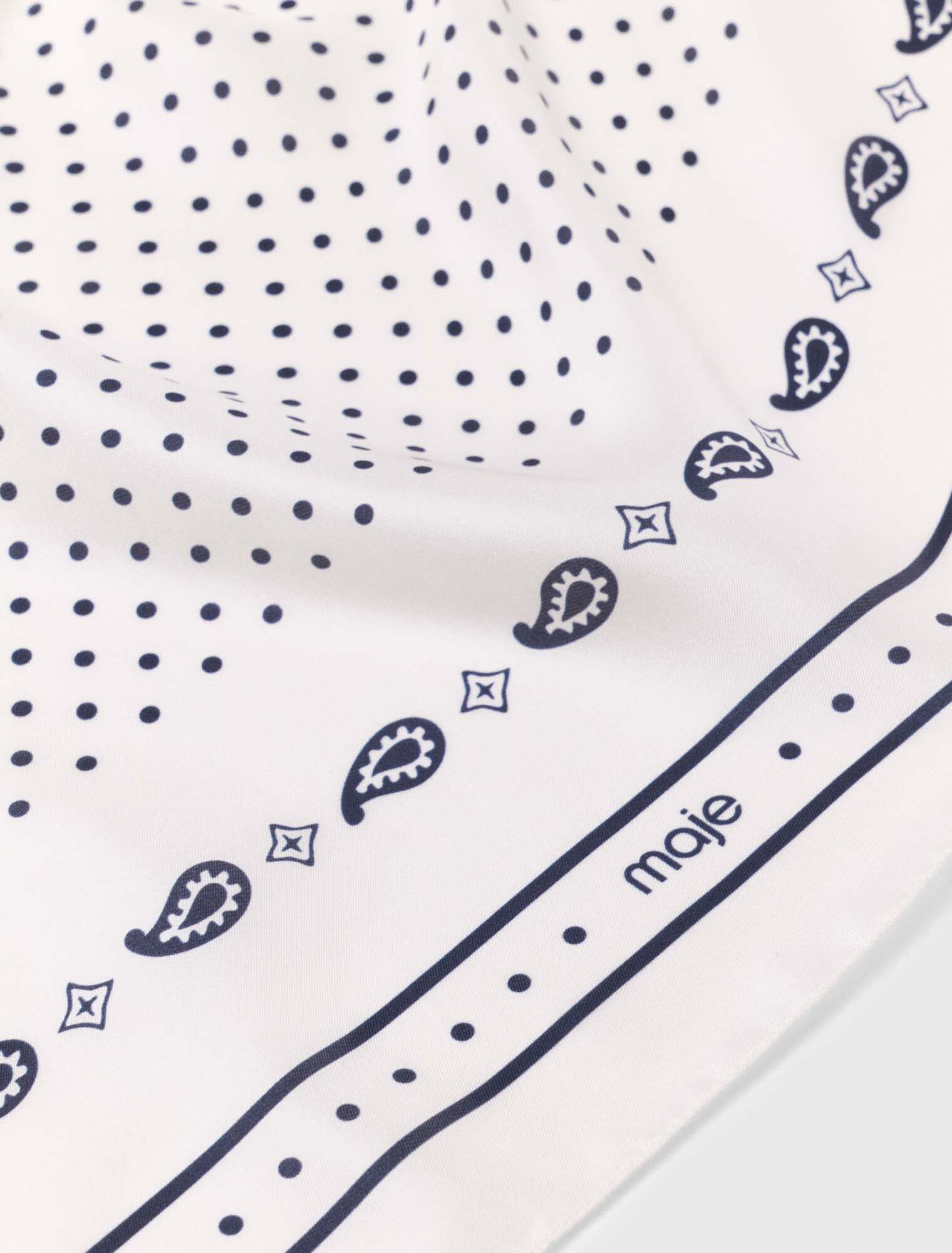 Pañuelo estampado de seda 90x90