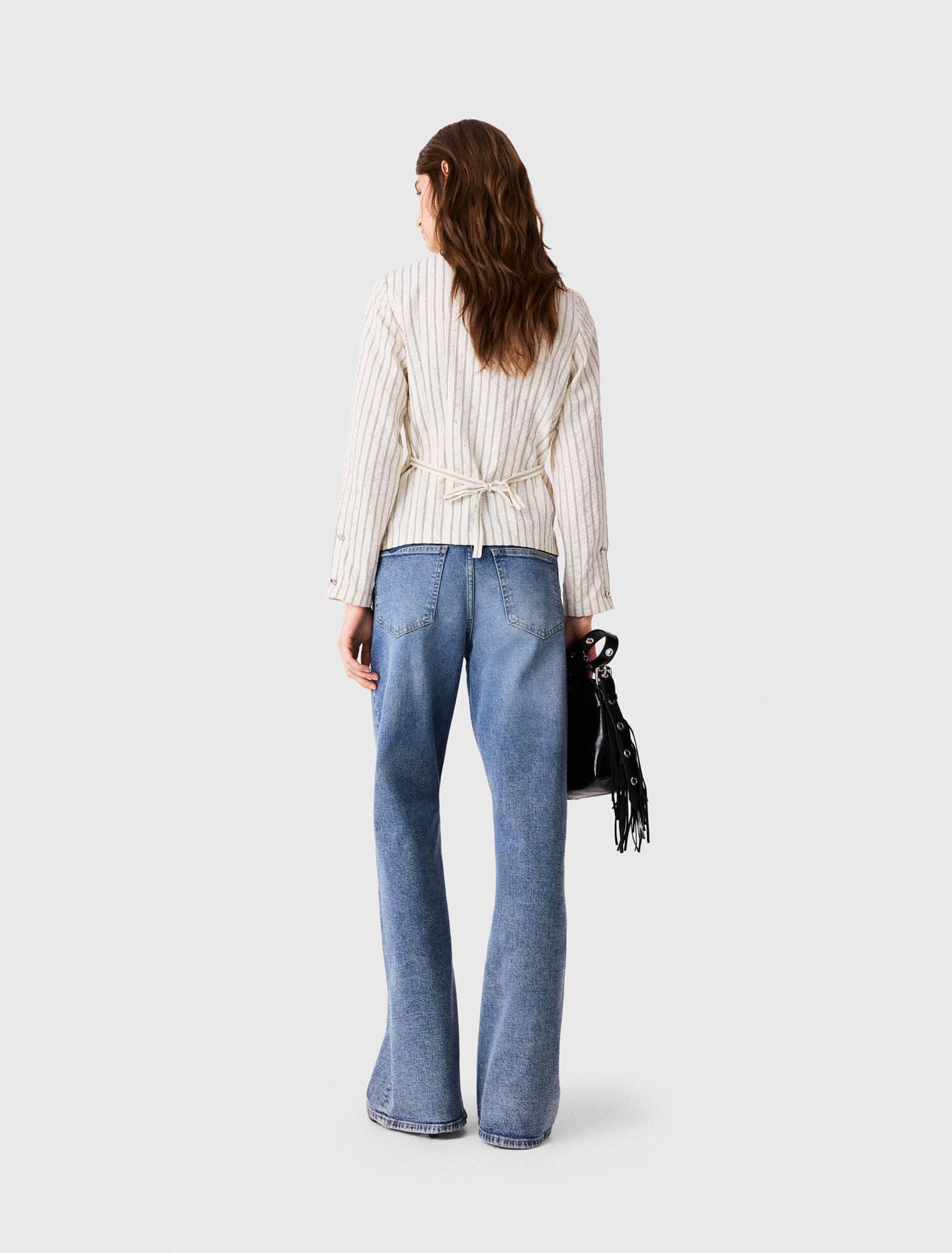 Camisa de cuello alto con pedrer&iacute;a