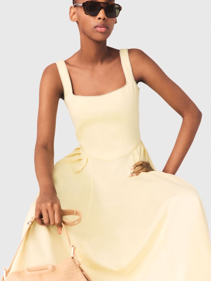 Vestido midi acampanado con strass