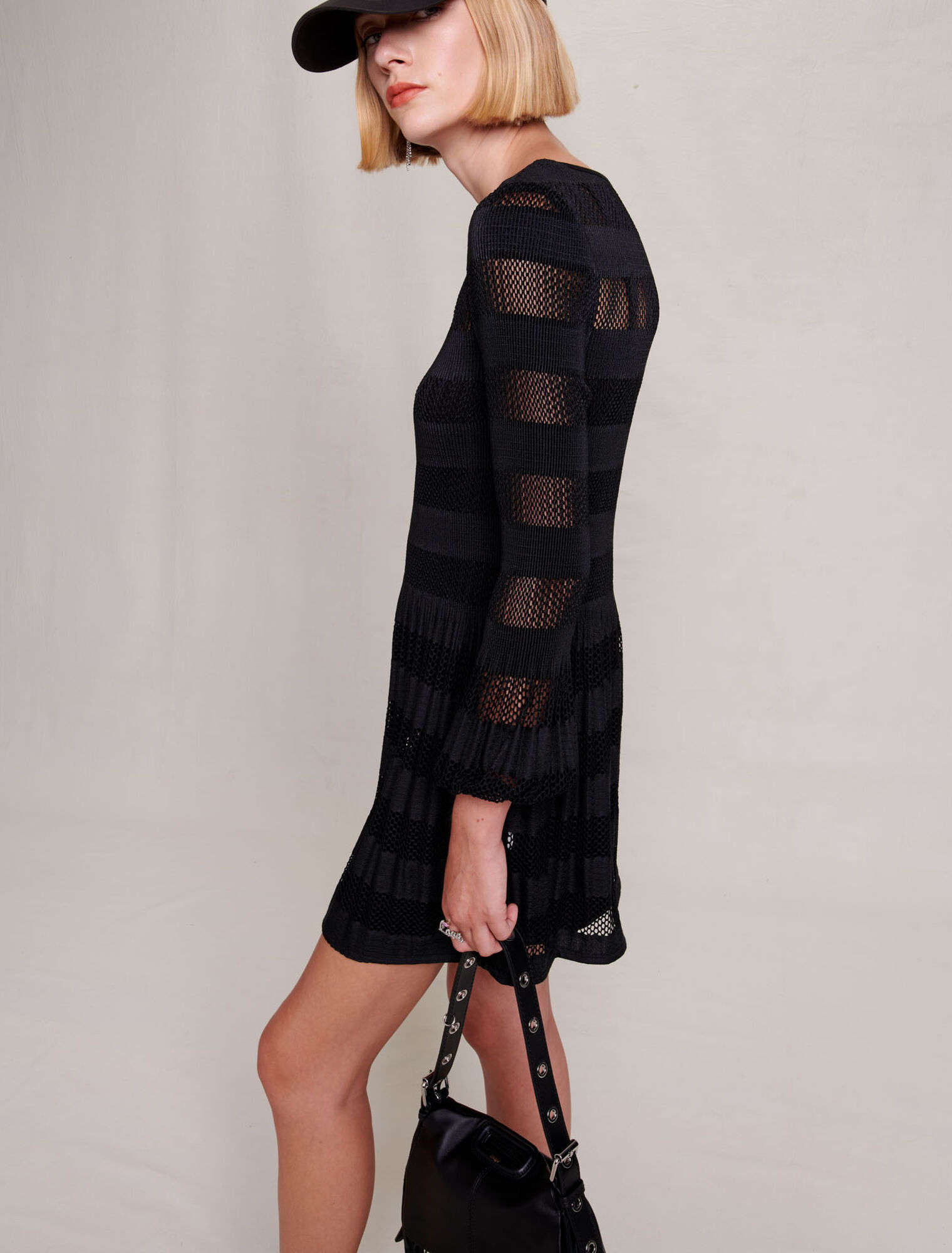 Vestido corto de punto calado
