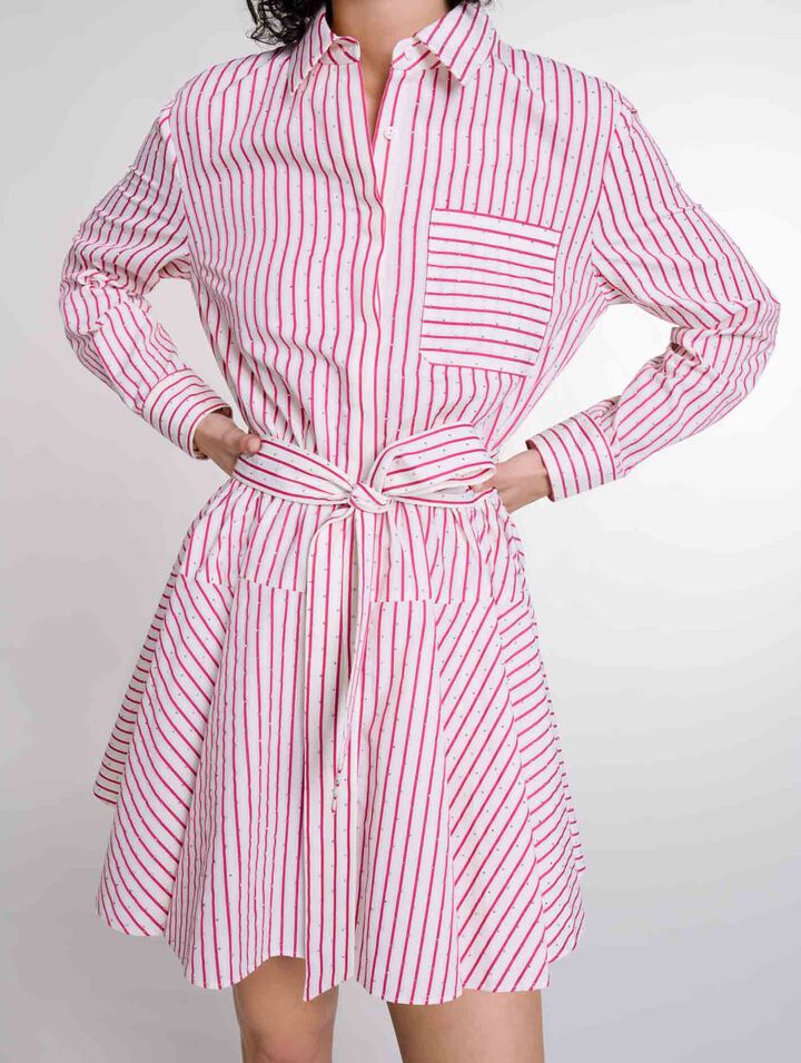 Vestido corto de rayas y pedrería