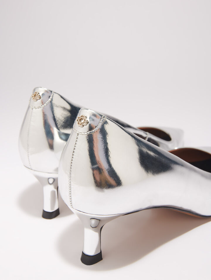 Tacones de punta fina de charol