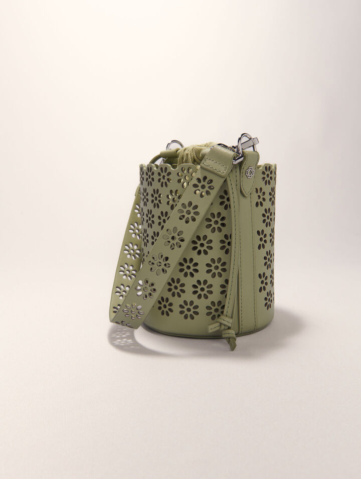 Bolso cubo de piel perforada