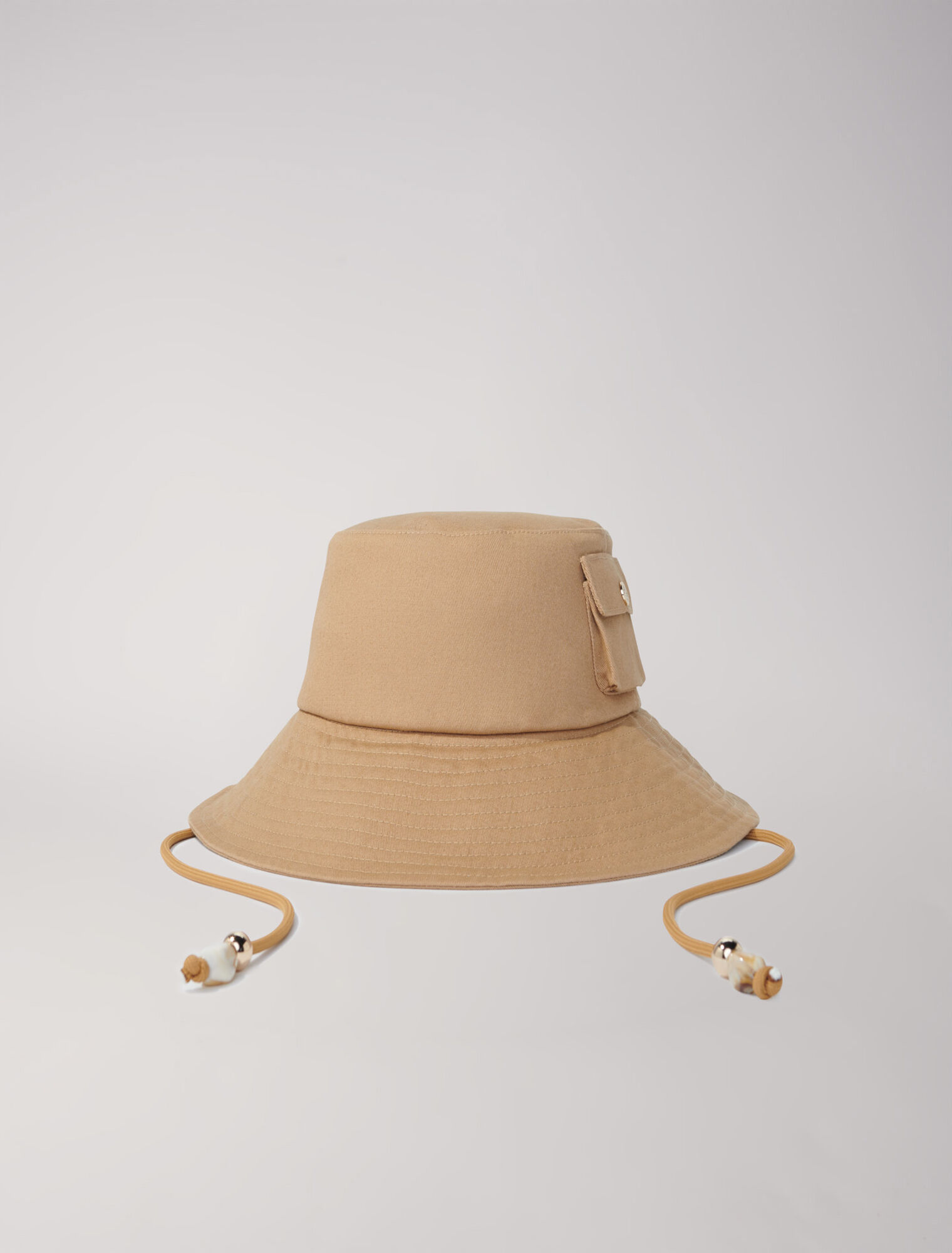 Sombrero bob con cordón y abalorios