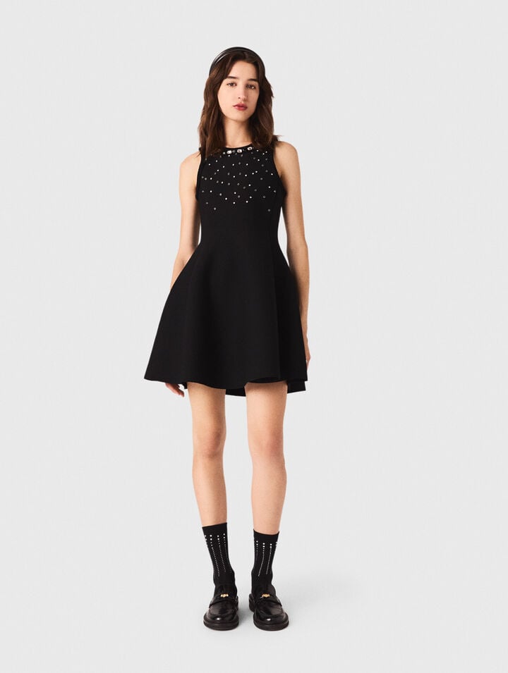 Vestido skater y detalles joya