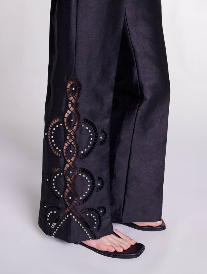 Pantalón acampanado calado