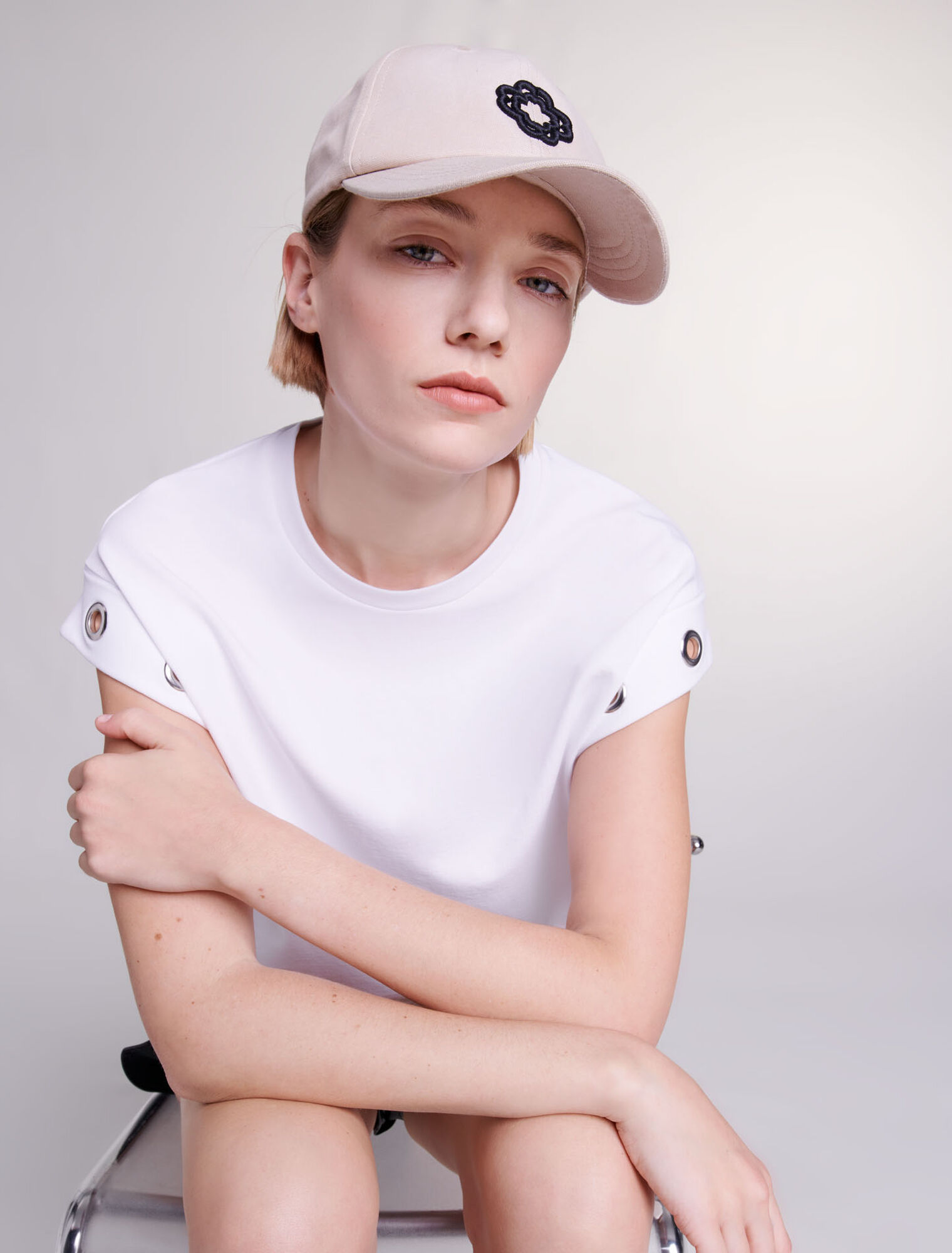 Camiseta con detalle de ojales