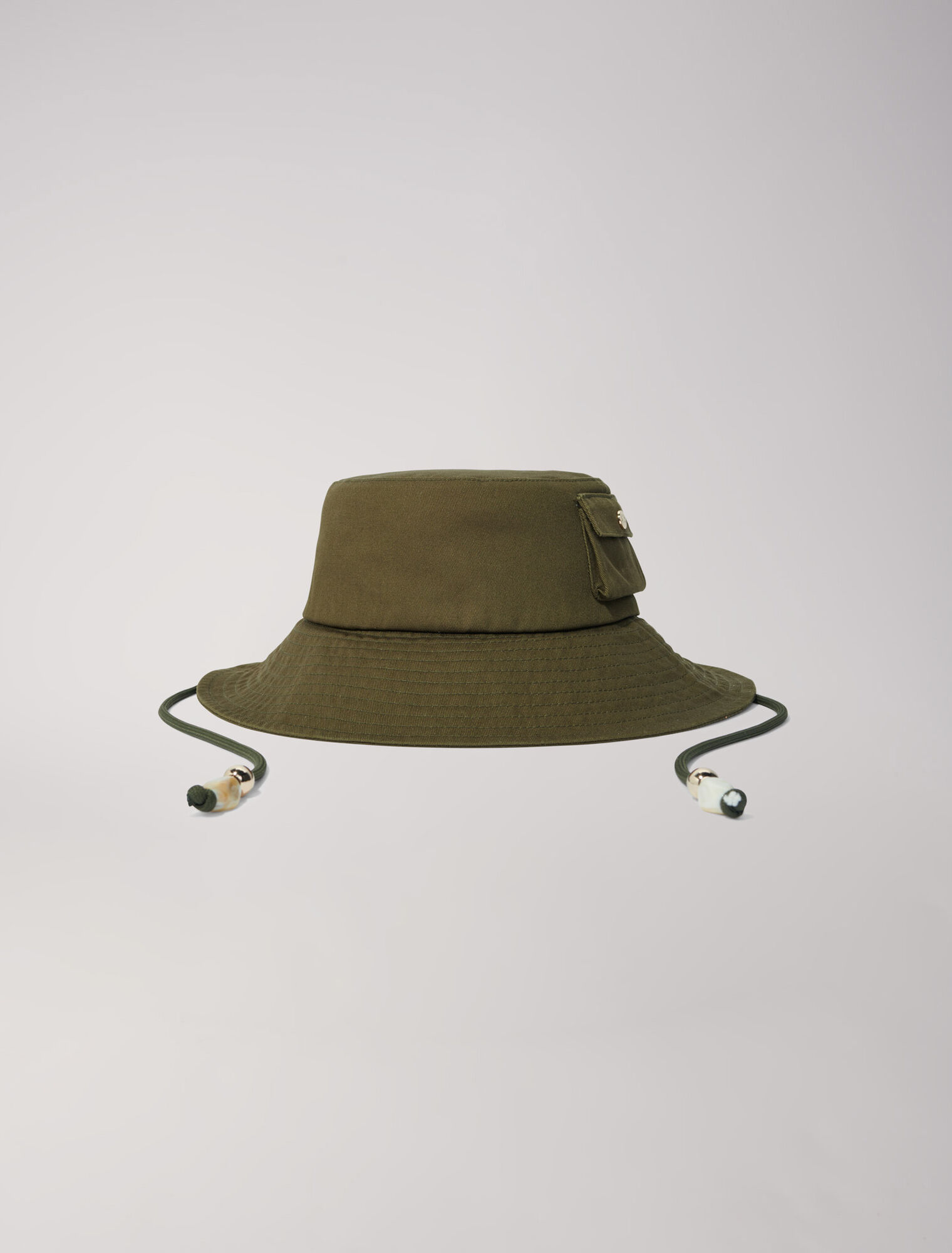 Sombrero bob con cordón y abalorios