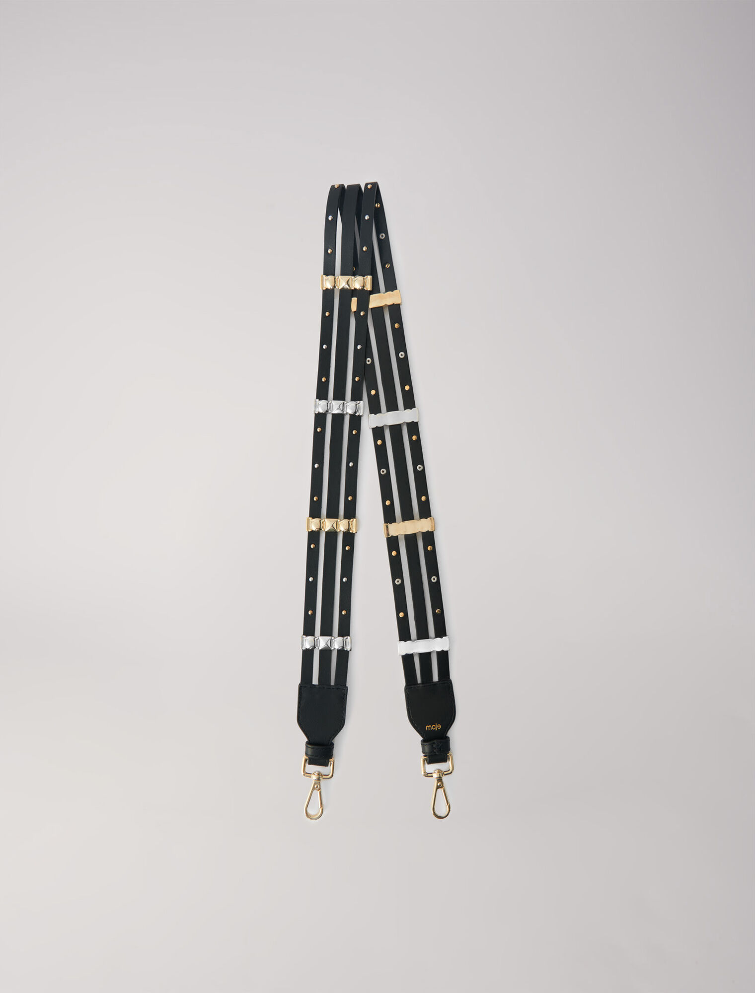 Bandolera de piel negra con tachuelas