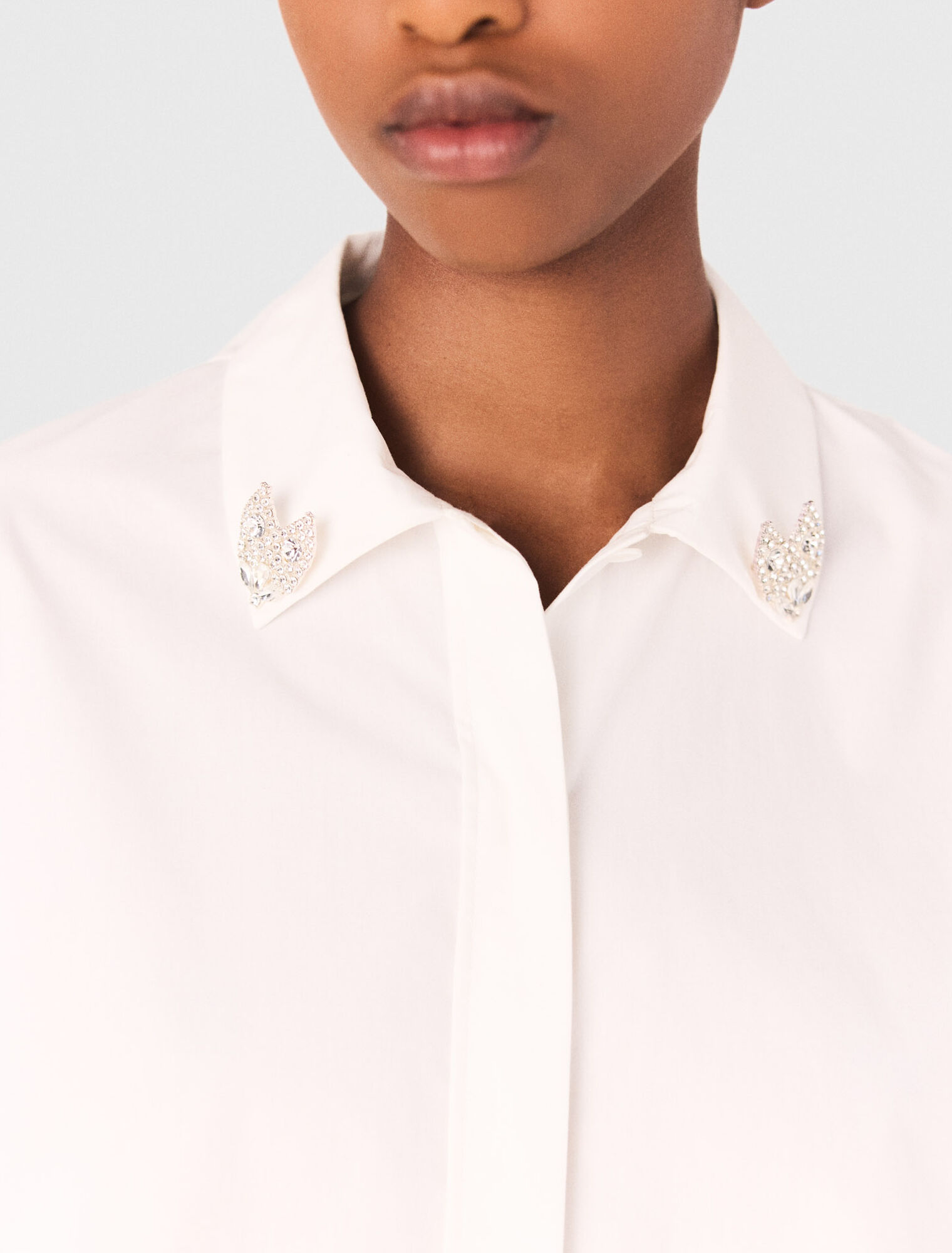 Camisa corta con detalles joya