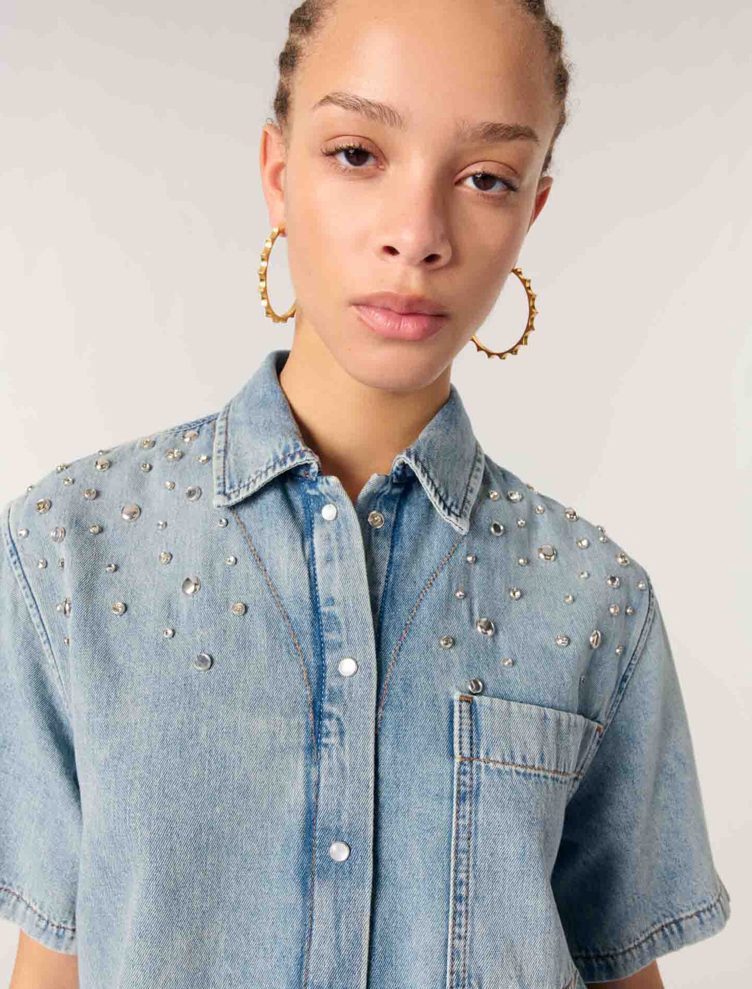 Camisa vaquera con tachuelas