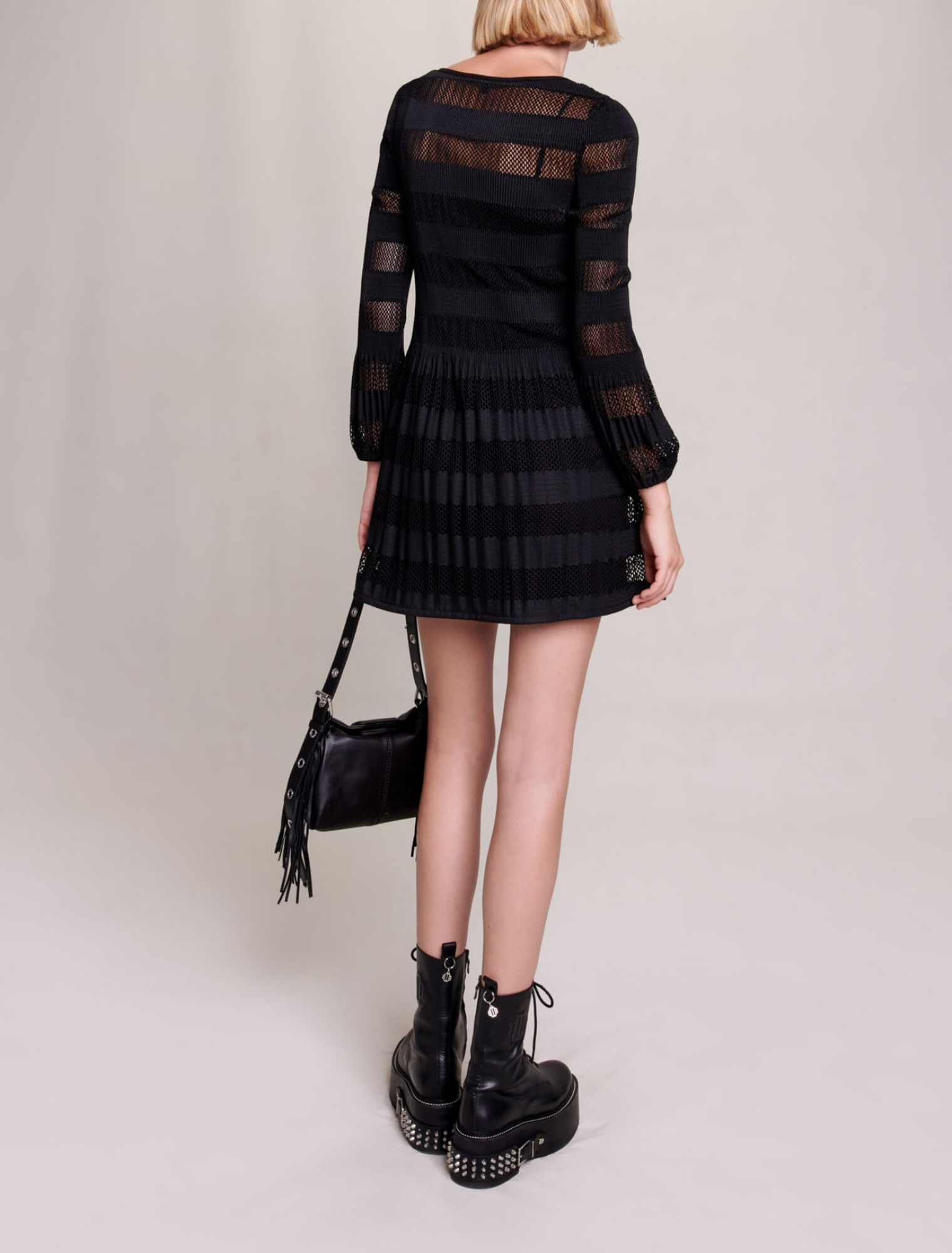Vestido corto de punto calado