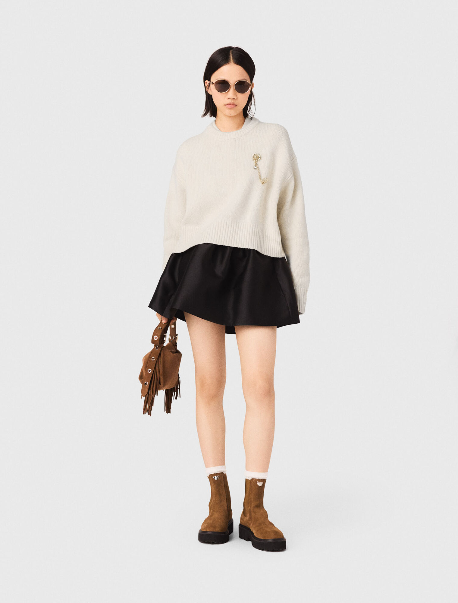 Jersey con broche floral