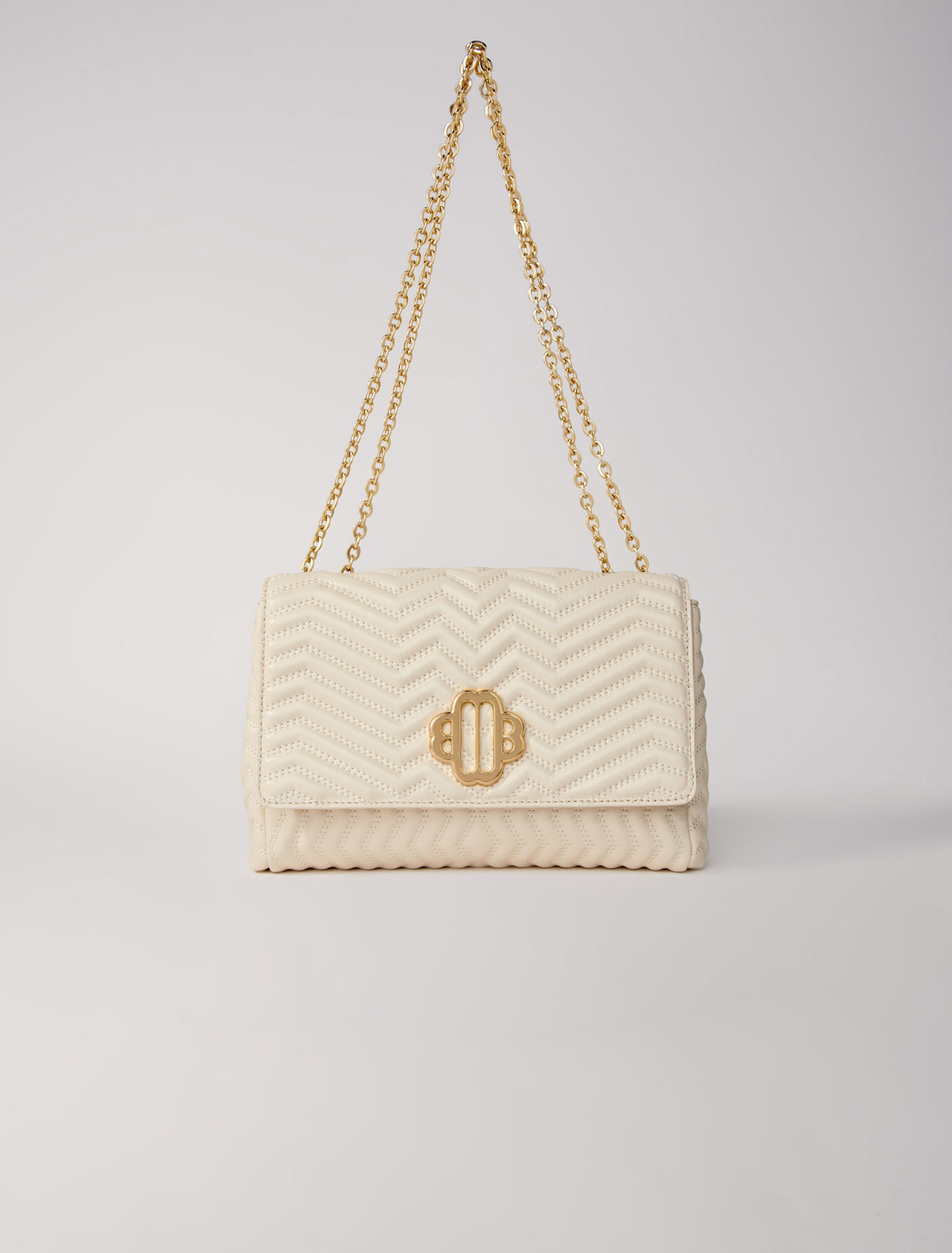 Bolso de piel con cadena