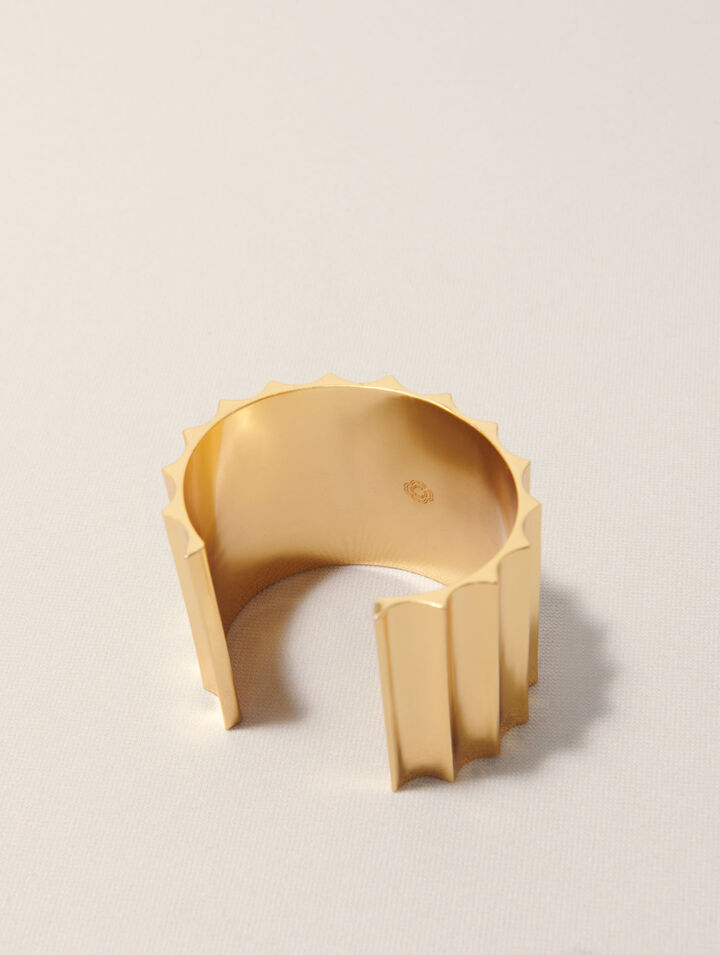 Brazalete ancho de metal c&oacute;nico