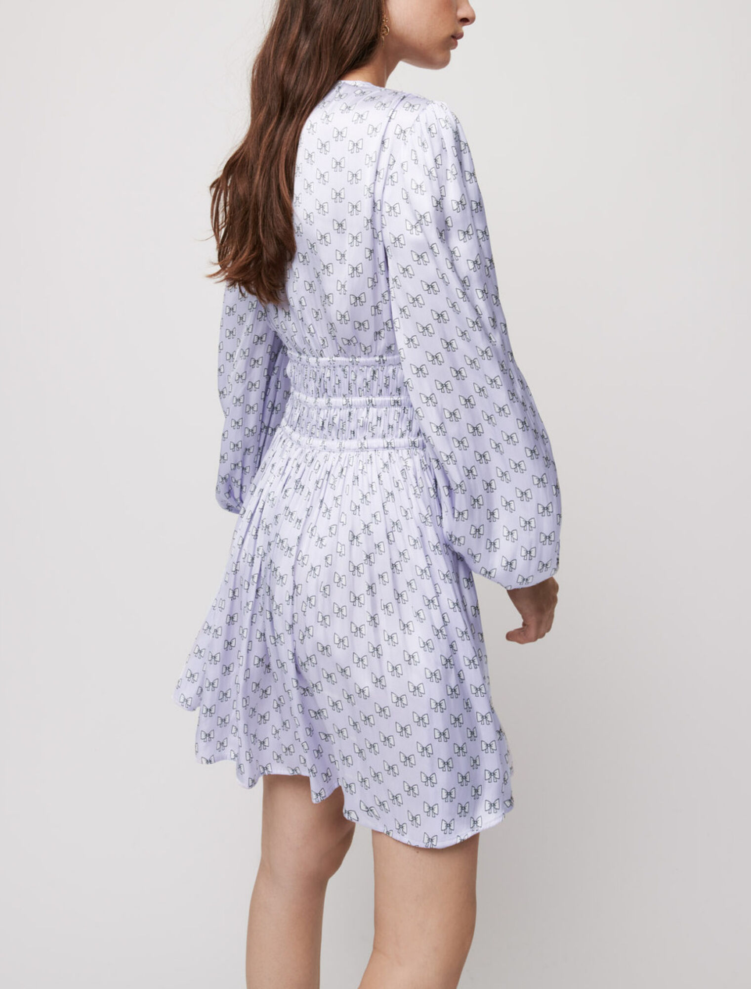 Vestido de raso con volantes