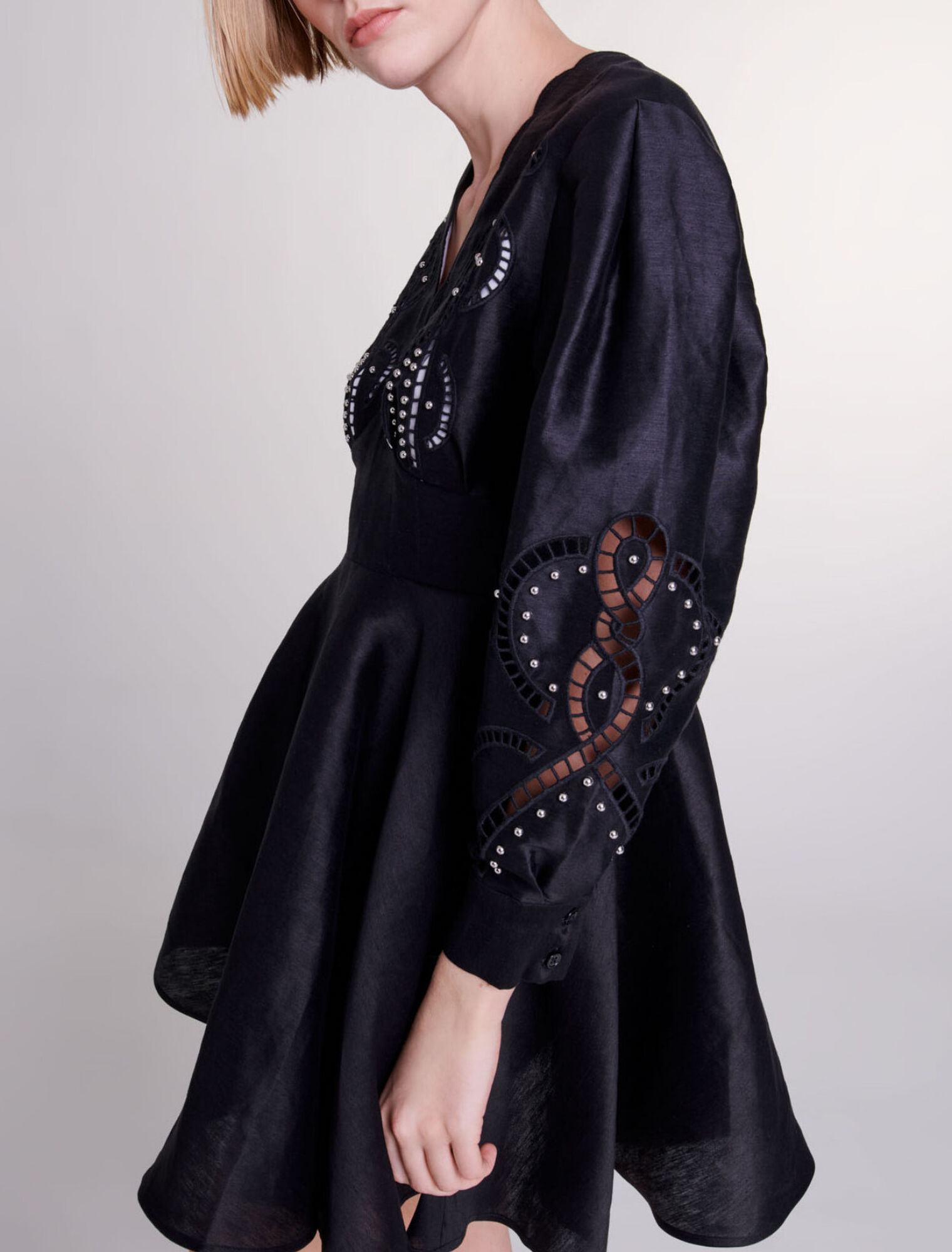 Vestido corto de lino con bordados