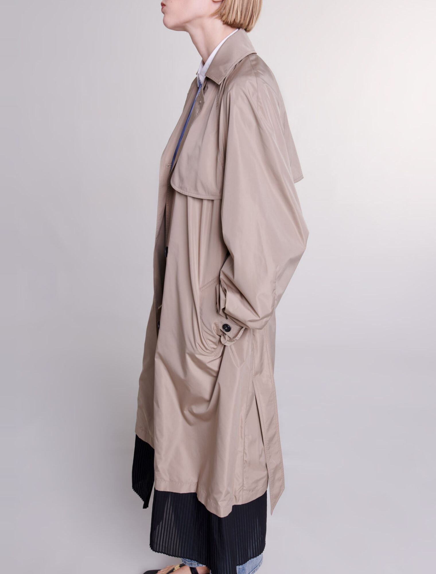 Gabardina en contraste