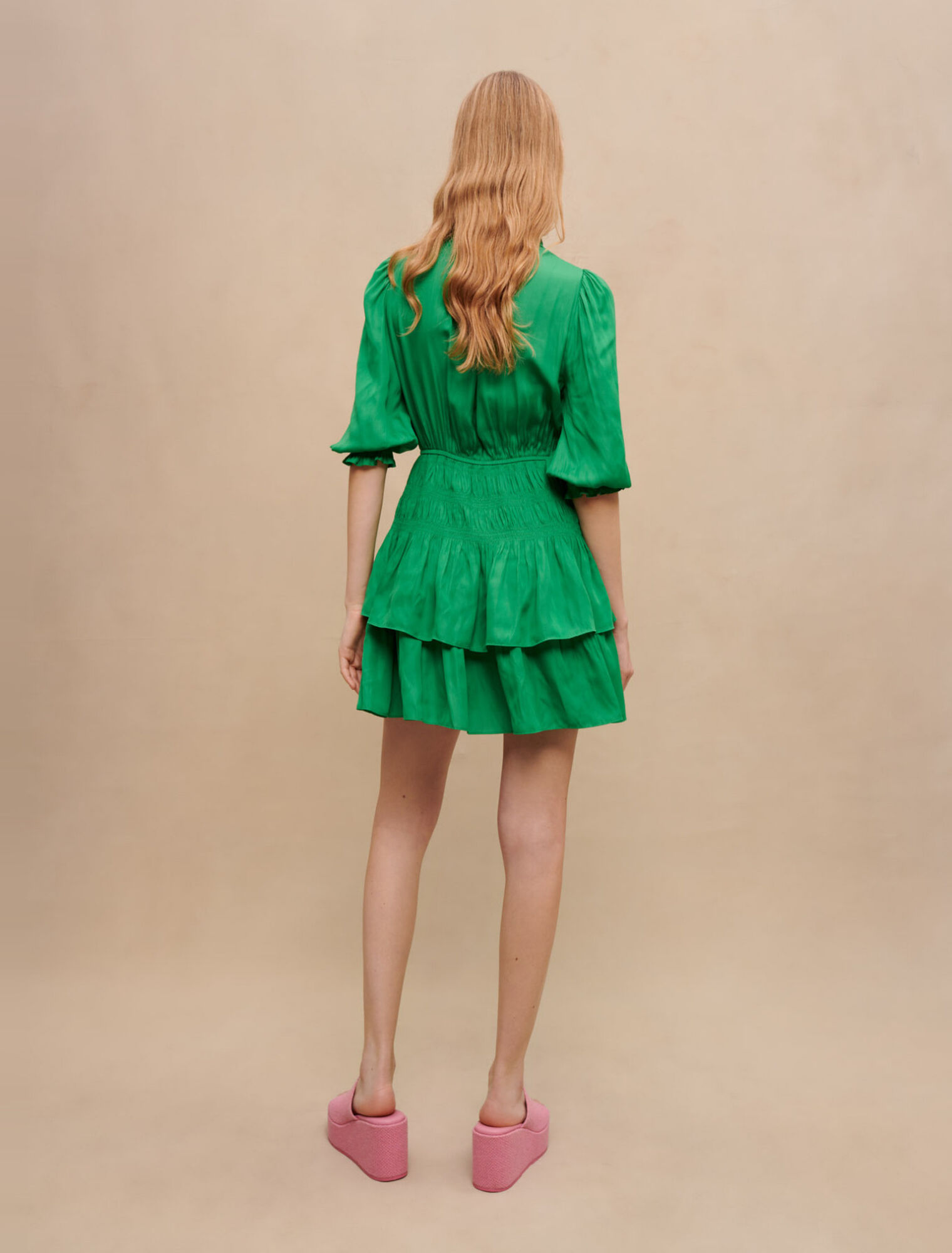 Vestido corto con volantes