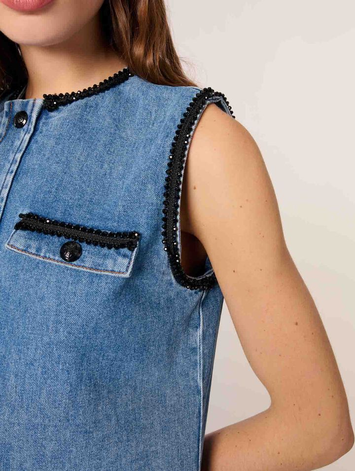 Vestido vaquero y pasamanos bordados