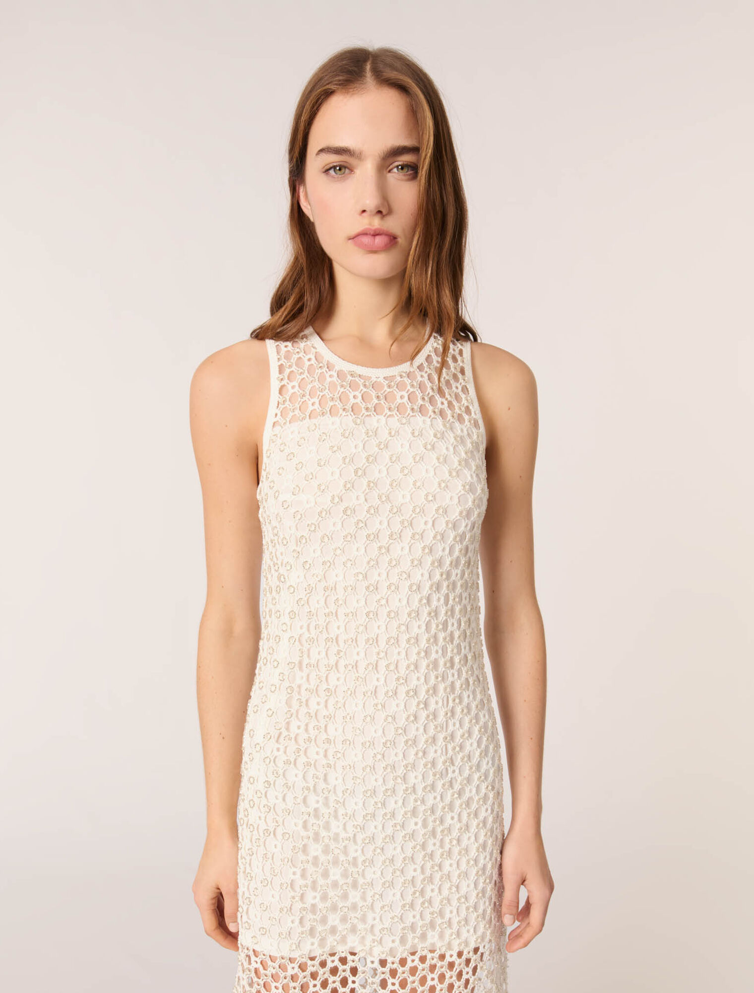 Vestido largo de ganchillo con perlas