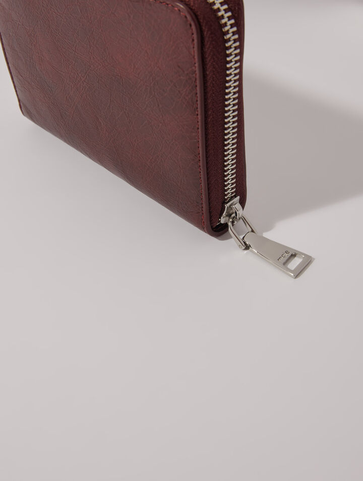Cartera de cuero agrietado
